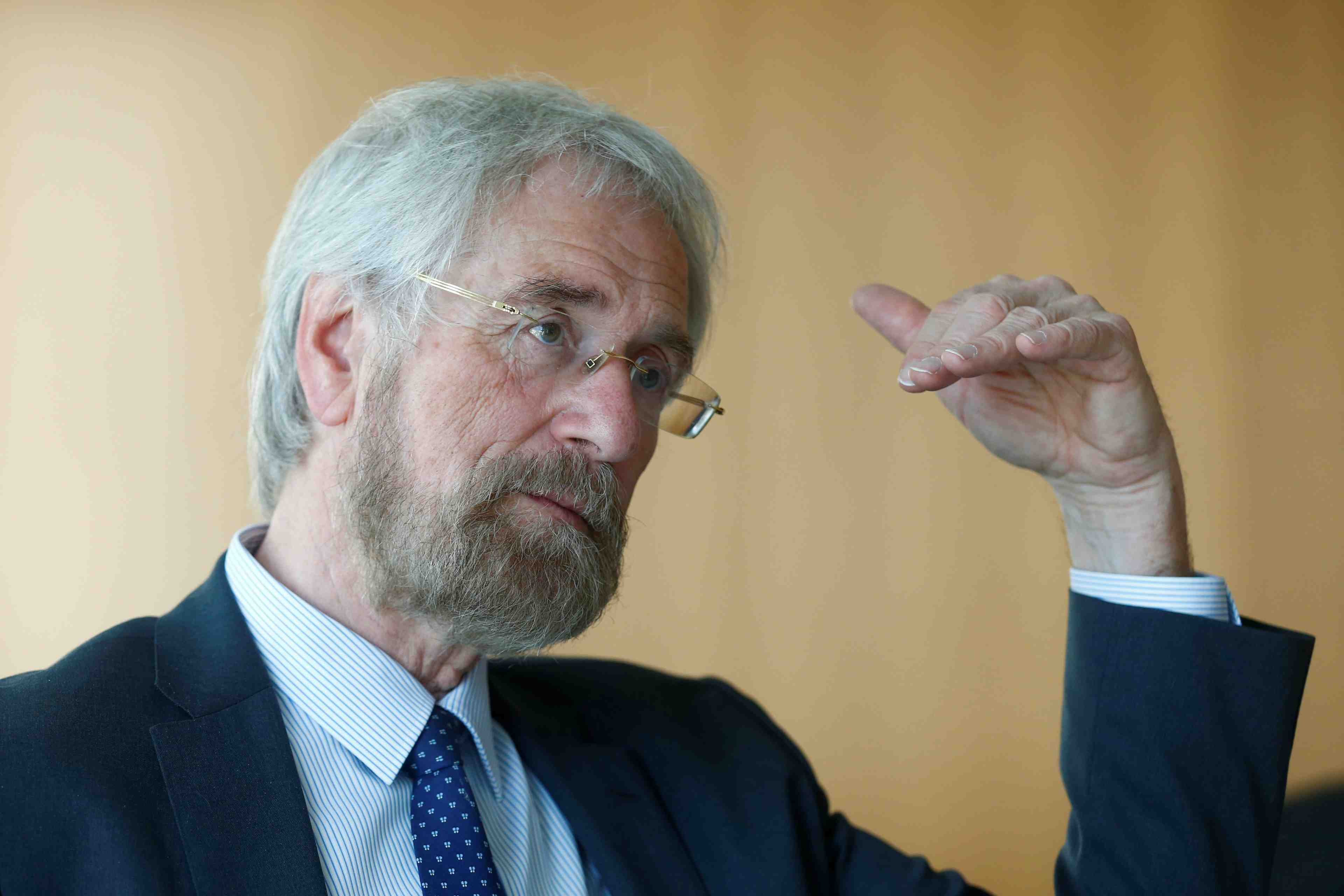 Praet (bce) evoque un ralentissement de la croissance