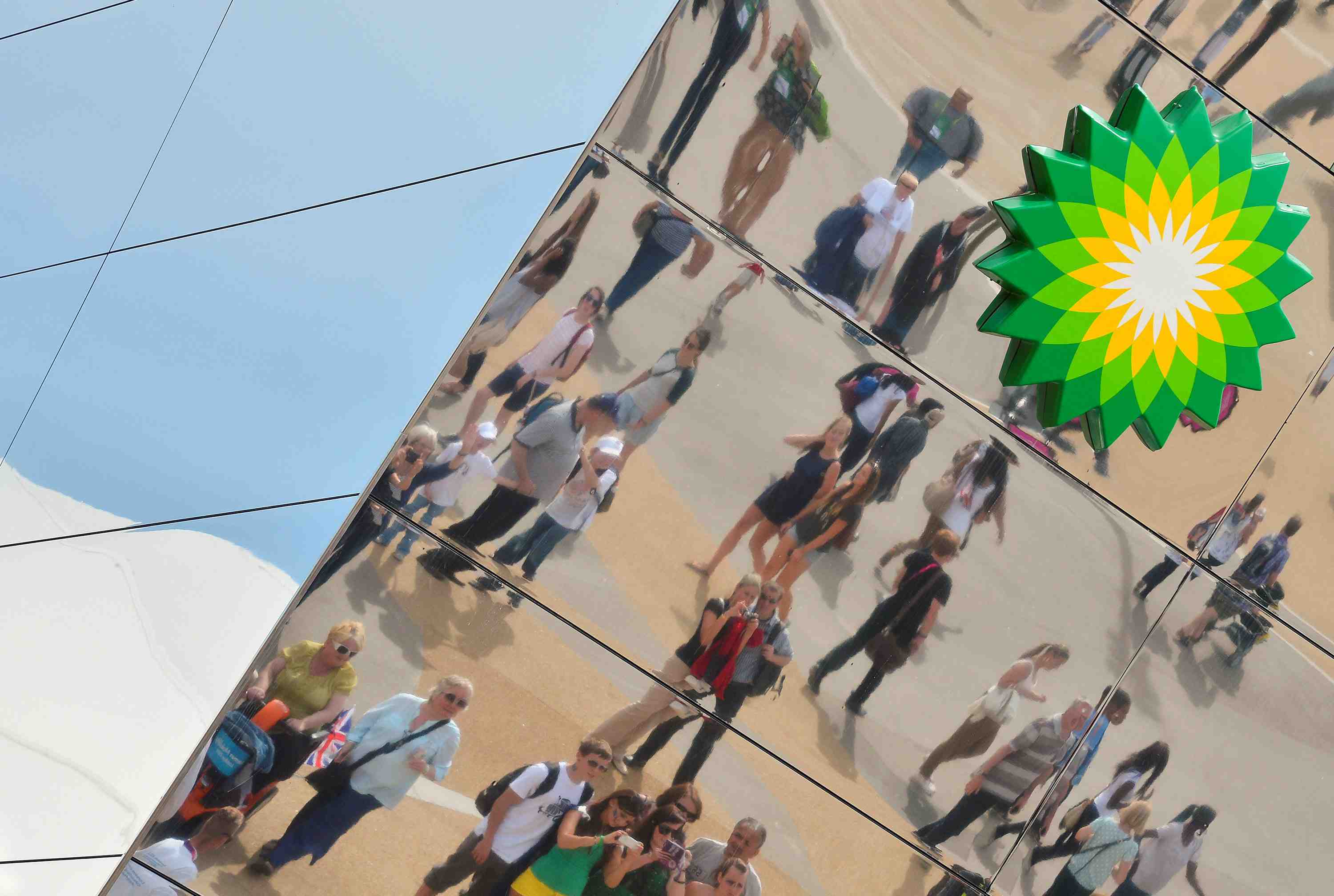 Greenpeace bloque le siege british petroleum a londres