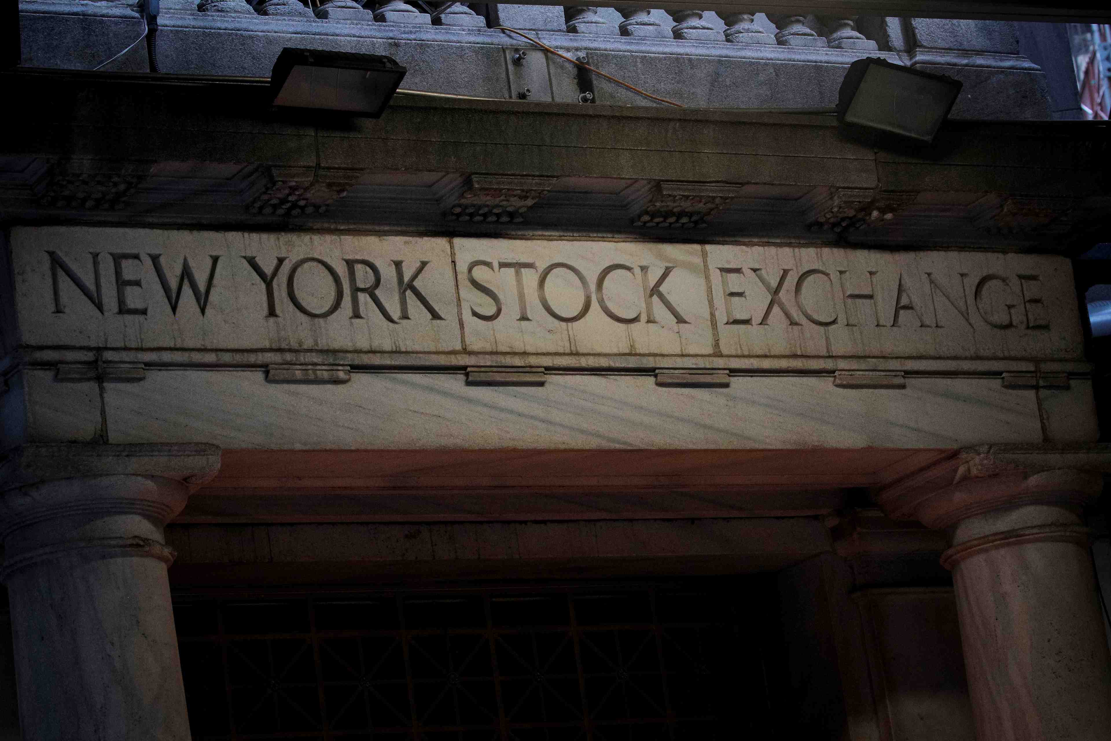 Wall st debute en ordre disperse
