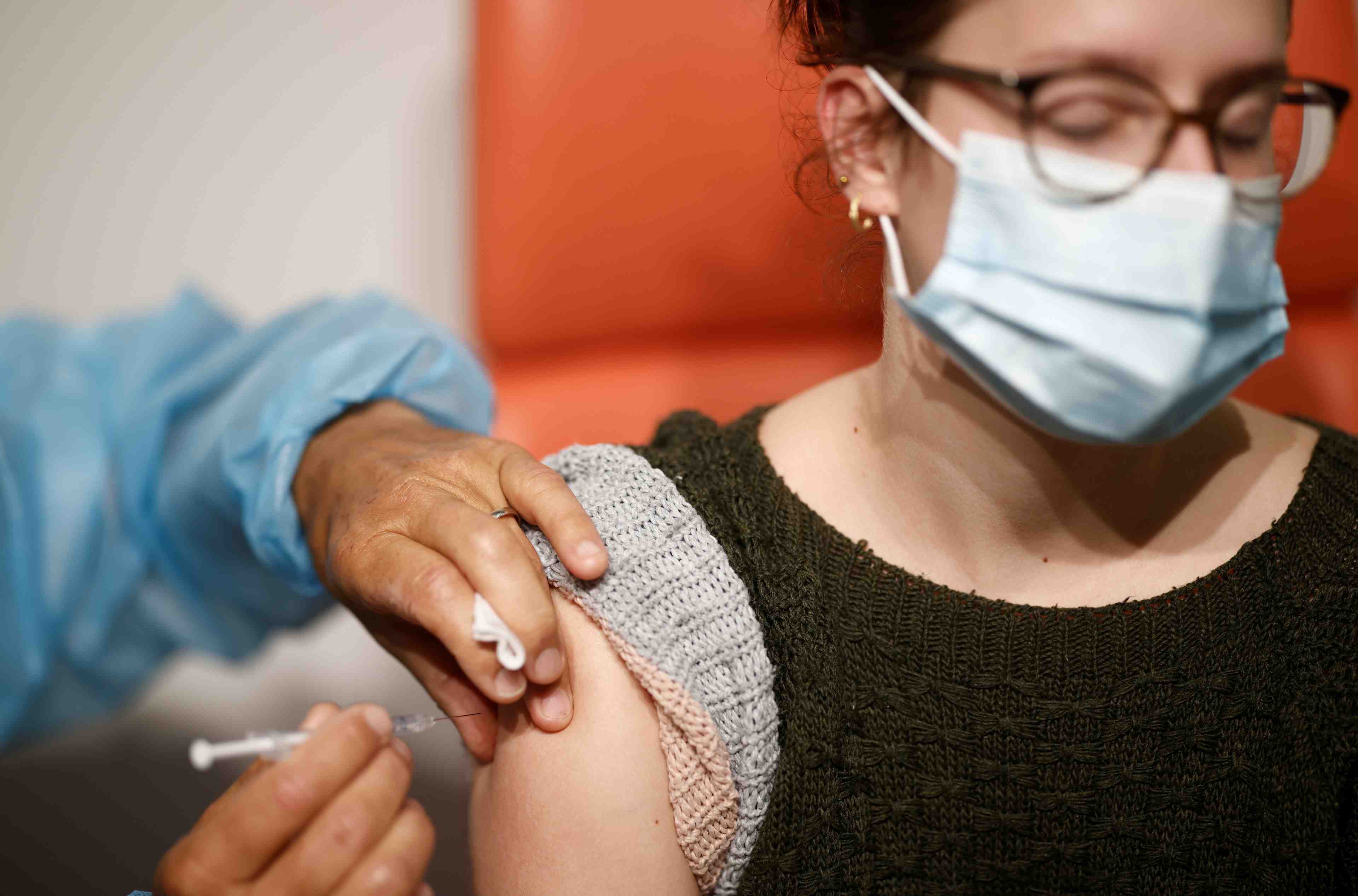 Coronavirus: le rappel vaccinal modulable en france pour faciliter les conges
