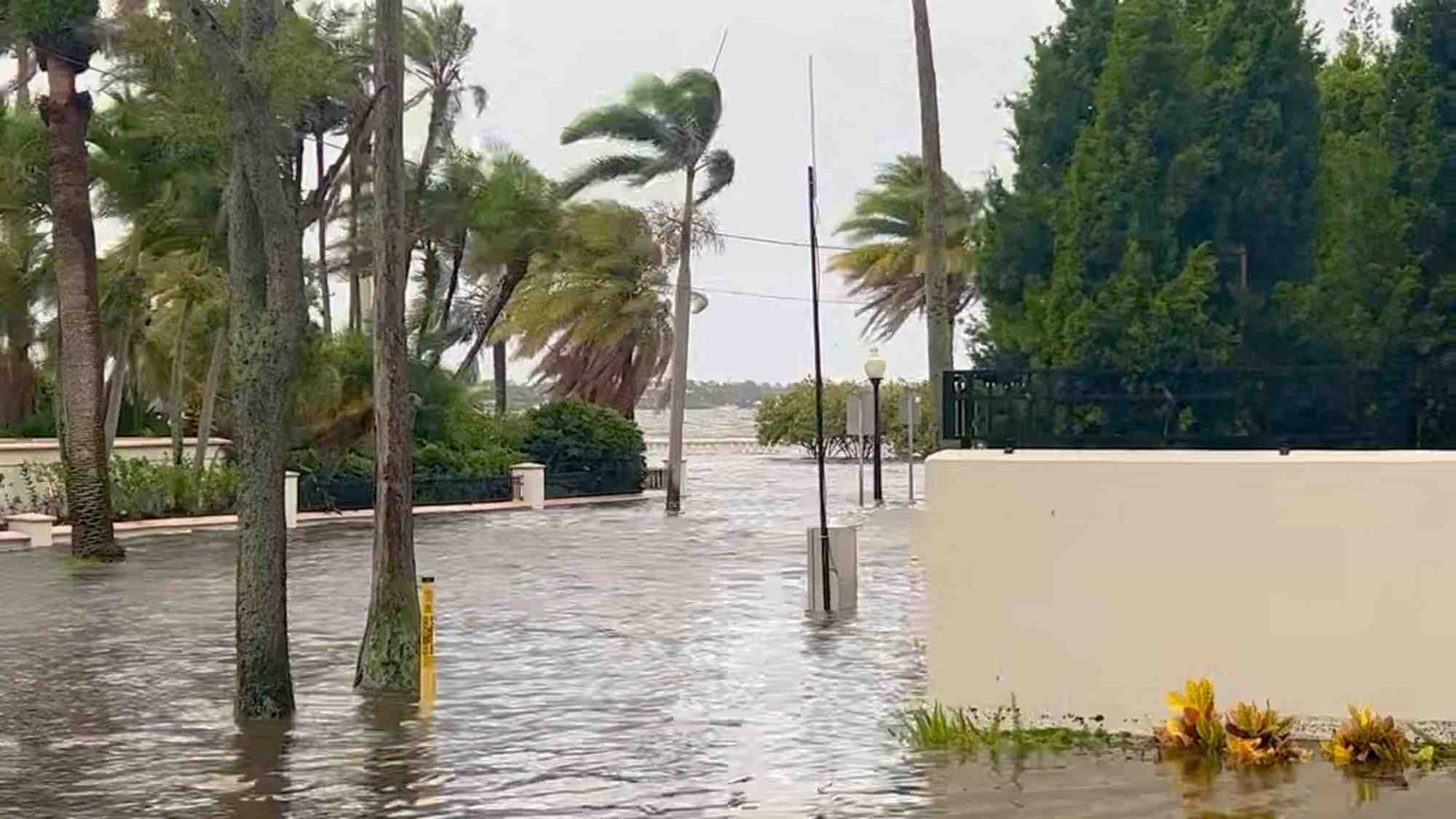 Inondations causees par l'ouragan idalia, a tampa bay, floride