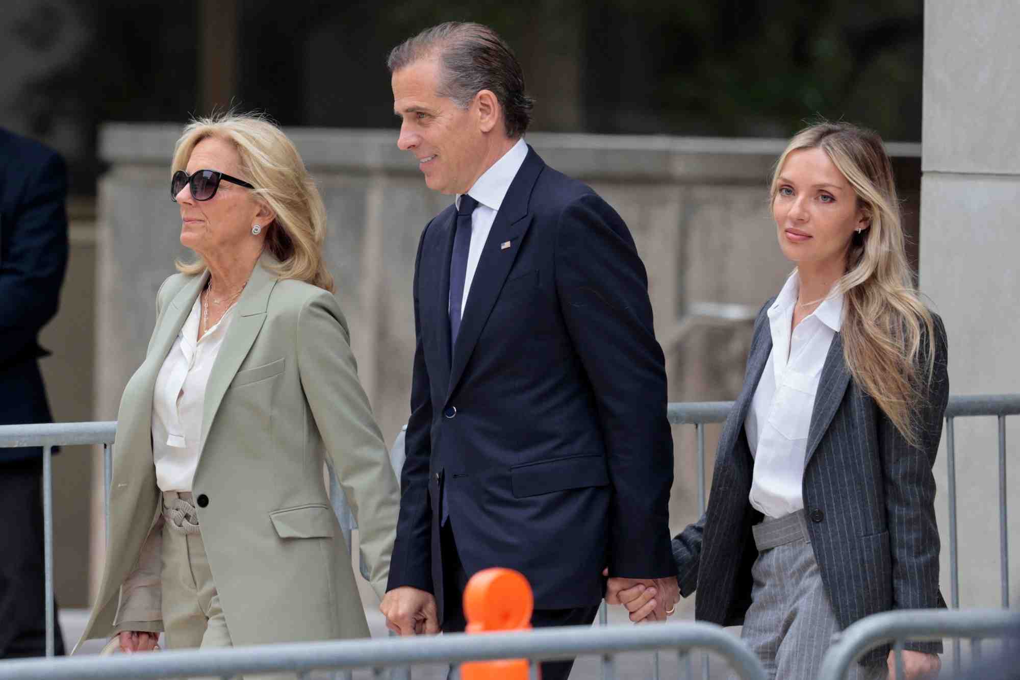 Hunter biden, fils du president des etats-unis, son epouse melissa cohen biden et la premiere dame americaine jill biden quittent le tribunal federal, a wilmington, delaware