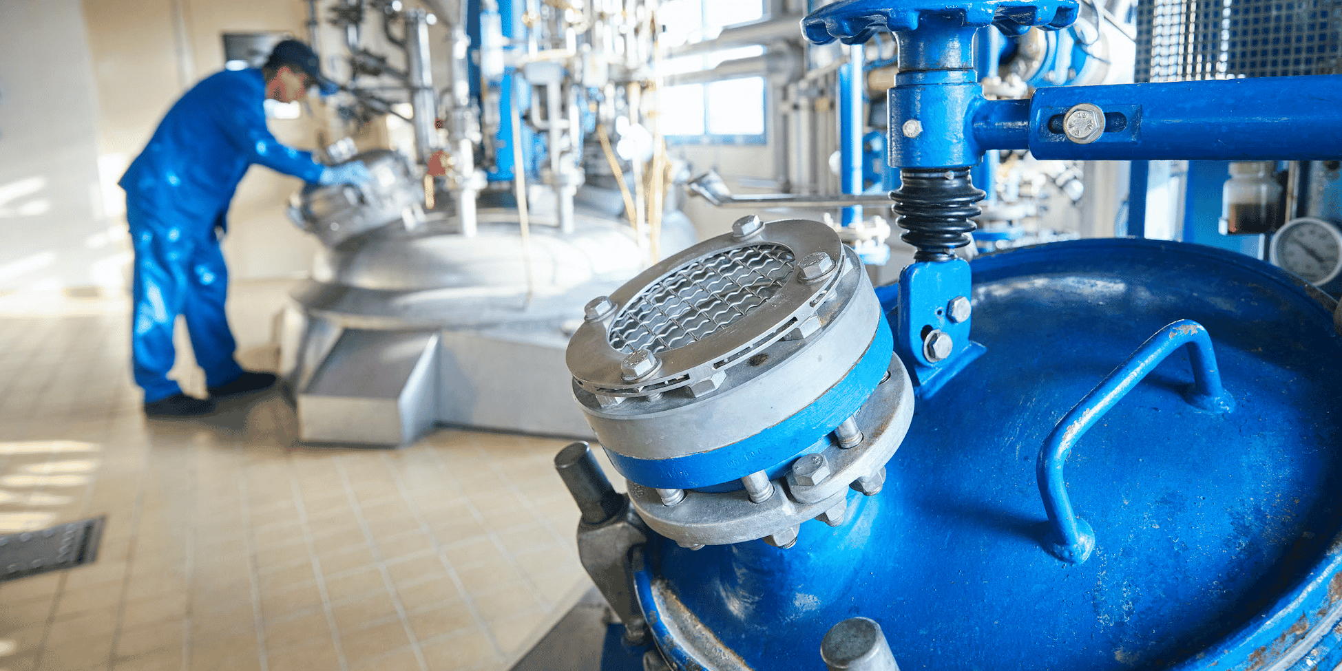Axyntis, l'un des leaders français de chimie fine, produit quelque 150 molécules pour 2/3 des plus grands laboratoires européens et emploie 450 salariés.