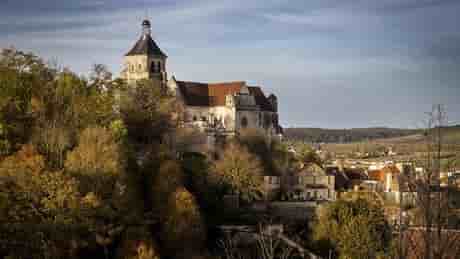 Le dispositif « Villages d’avenir » permet d’apporter de l’ingénierie en subventionnant la création de postes de chef de projet qui aident les maires à partir de leurs ambitions.
