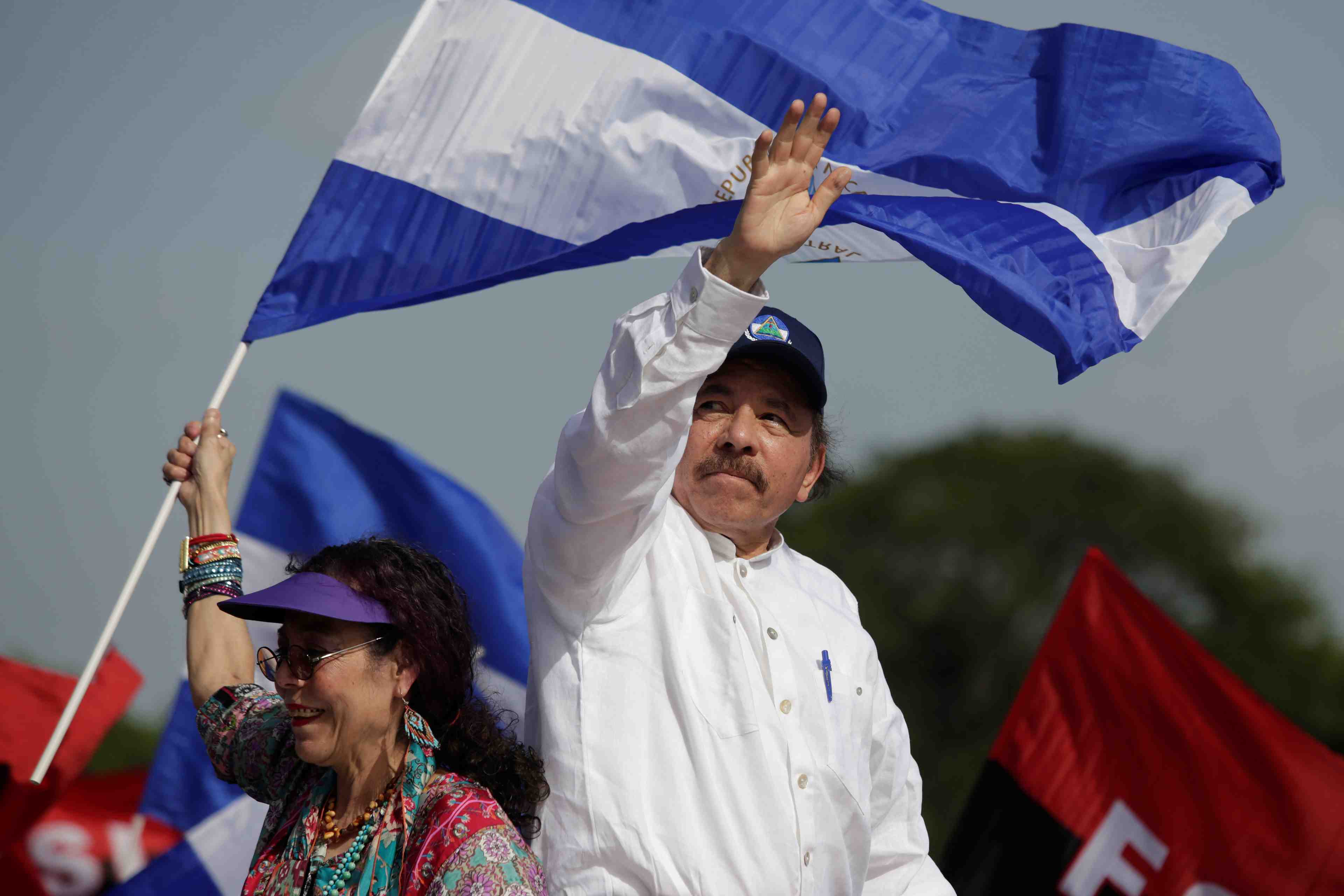 Nicaragua: le president ortega oppose a des elections anticipees