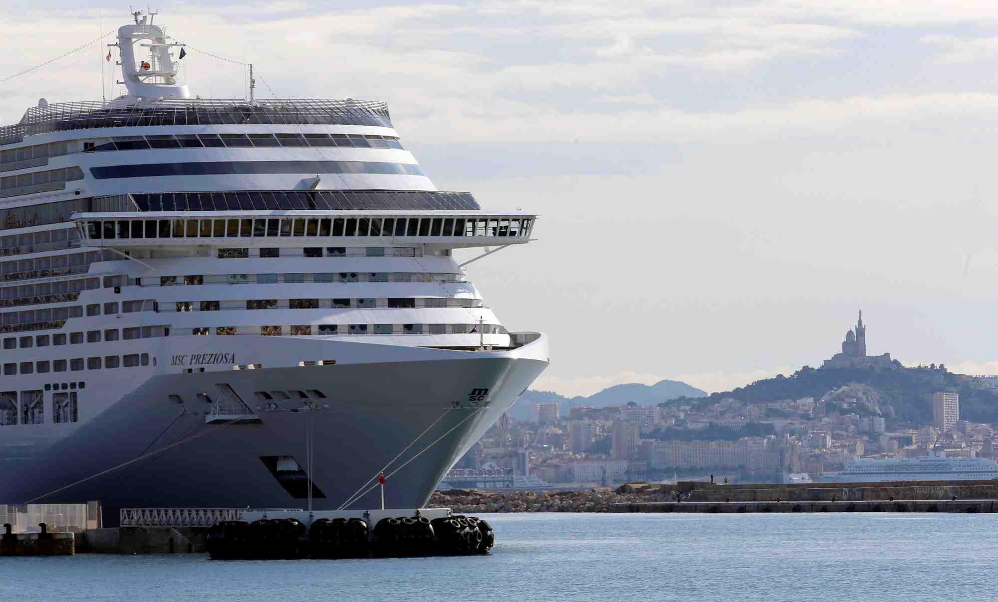 Coronavirus: deux cas suspects a bord d'un paquebot immobilise a marseille