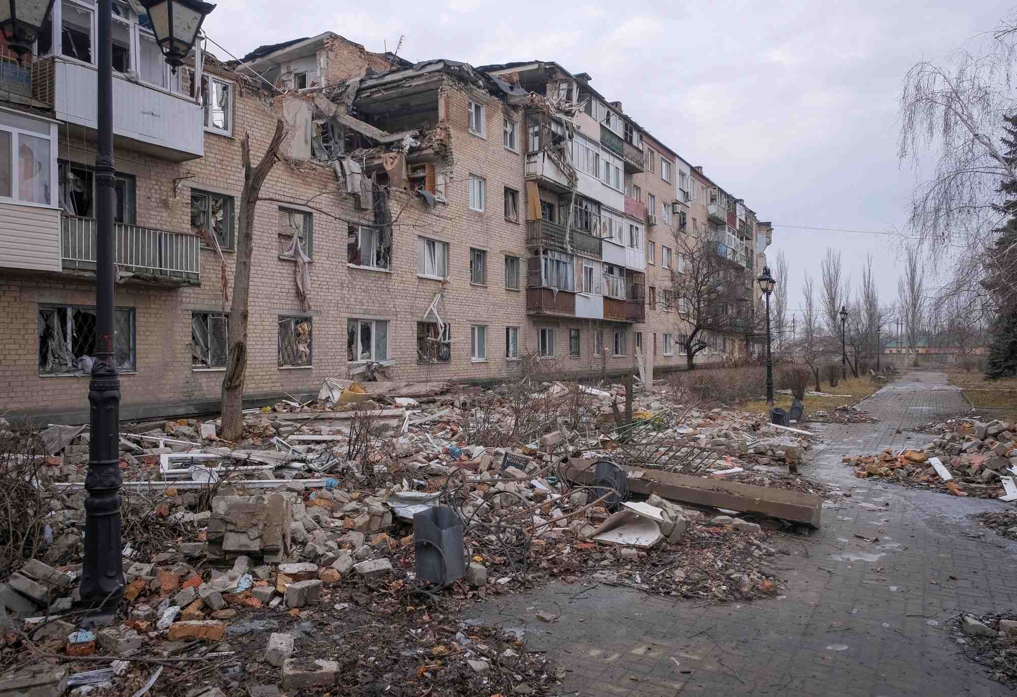 Batiment endommage par une frappe militaire russe, dans la ville de bakhmout