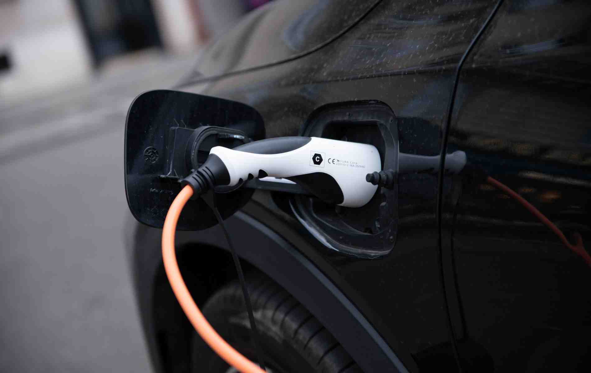 Pour REN21, l’électrification n'est « pas assez rapide », aussi bien dans les transports, que les bâtiments et l'industrie.