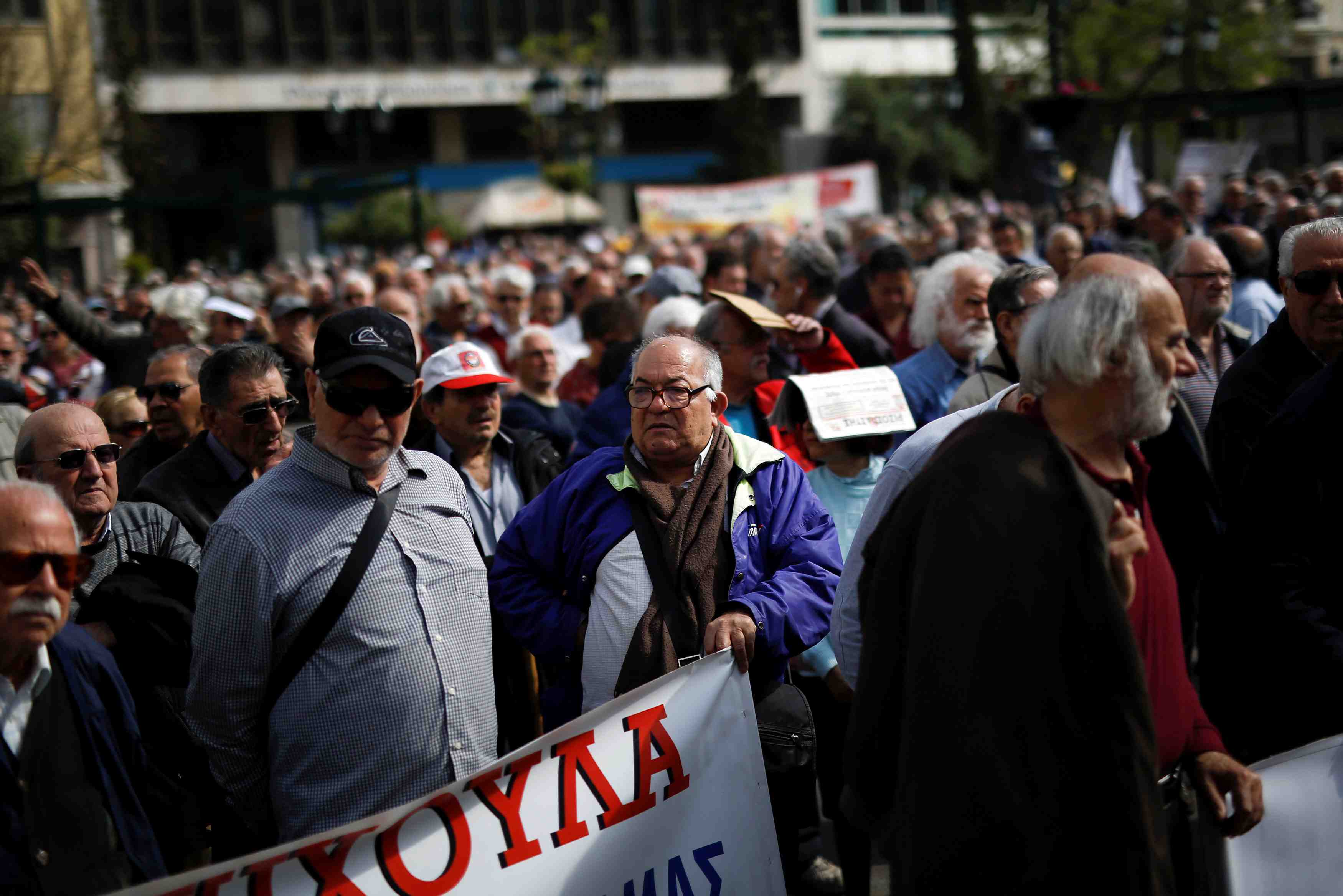 Les retraites grecs manifestent
