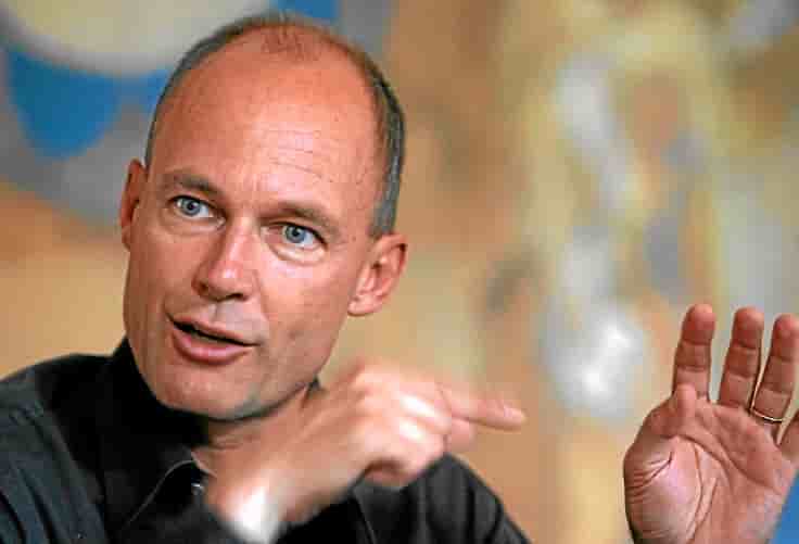 Bertrand Piccard of Switzerland, pilot and president of Solar Impulse, poses before a news briefing in Vienna June 16, 2009. REUTERS/Heinz-Peter Bader  (AUSTRIA TRANSPORT ENVIRONMENT HEADSHOT)