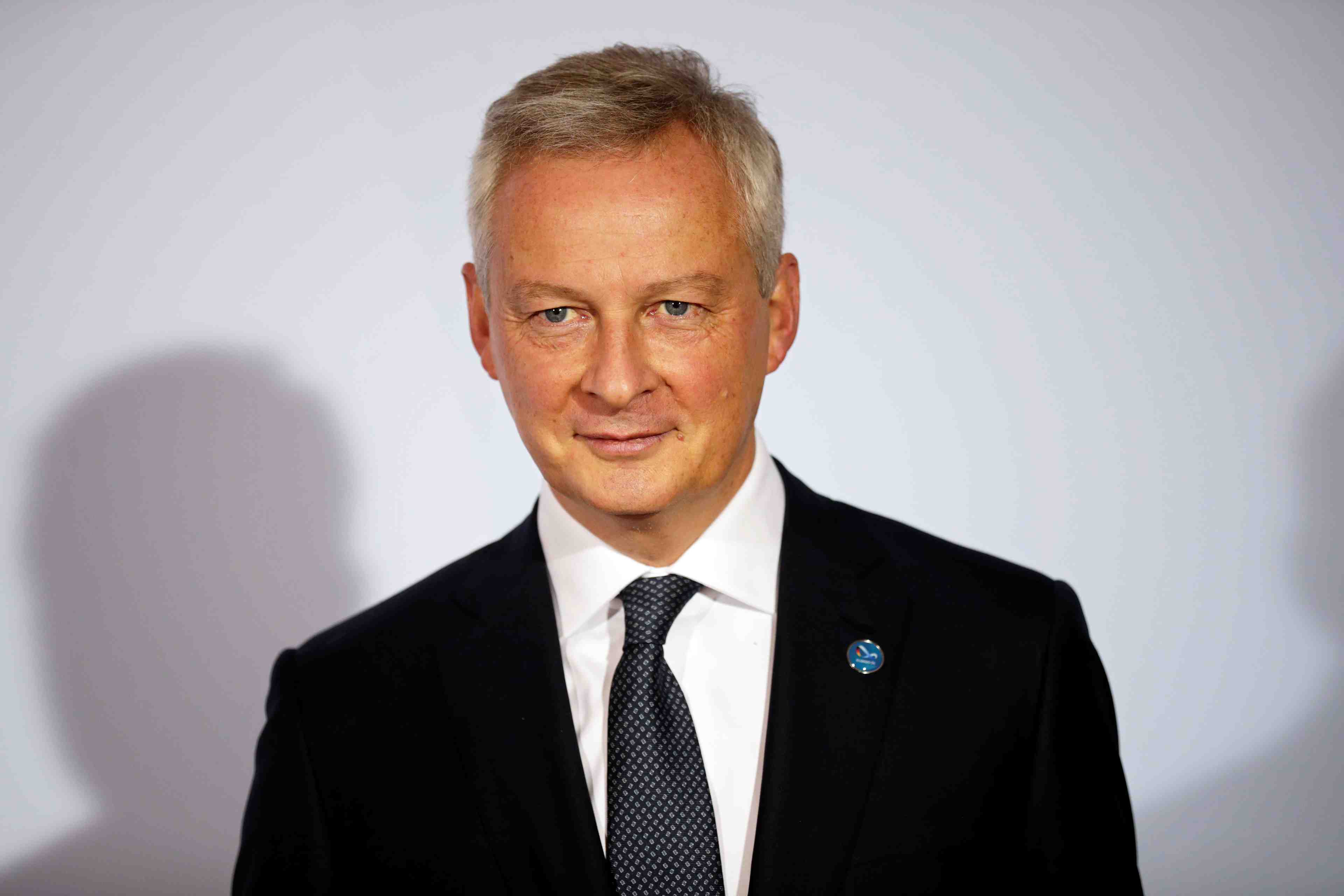 Il faut accelerer le travail sur la taxe numerique, plaide le maire