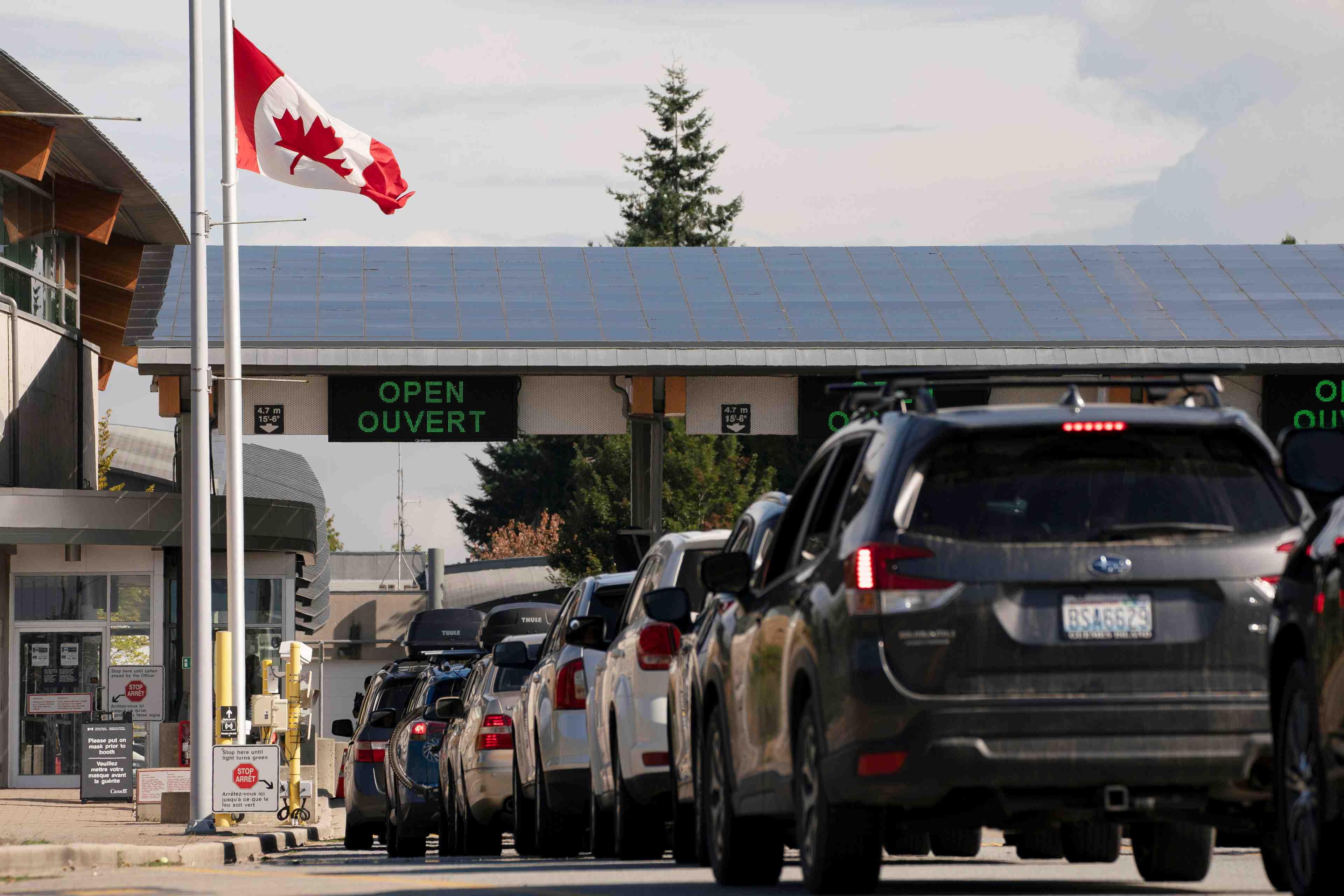 Les etats-unis prolongent d'un mois la fermeture de leurs frontieres avec canada et mexique
