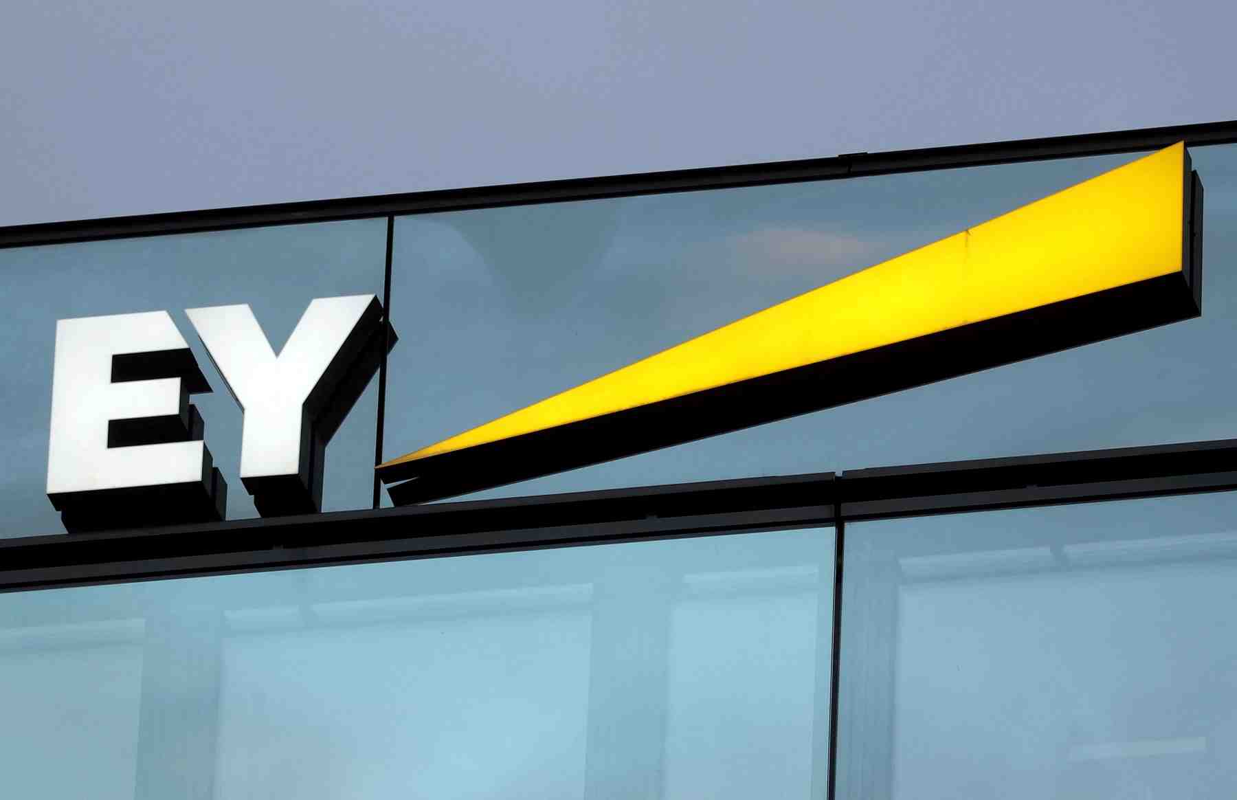EY.