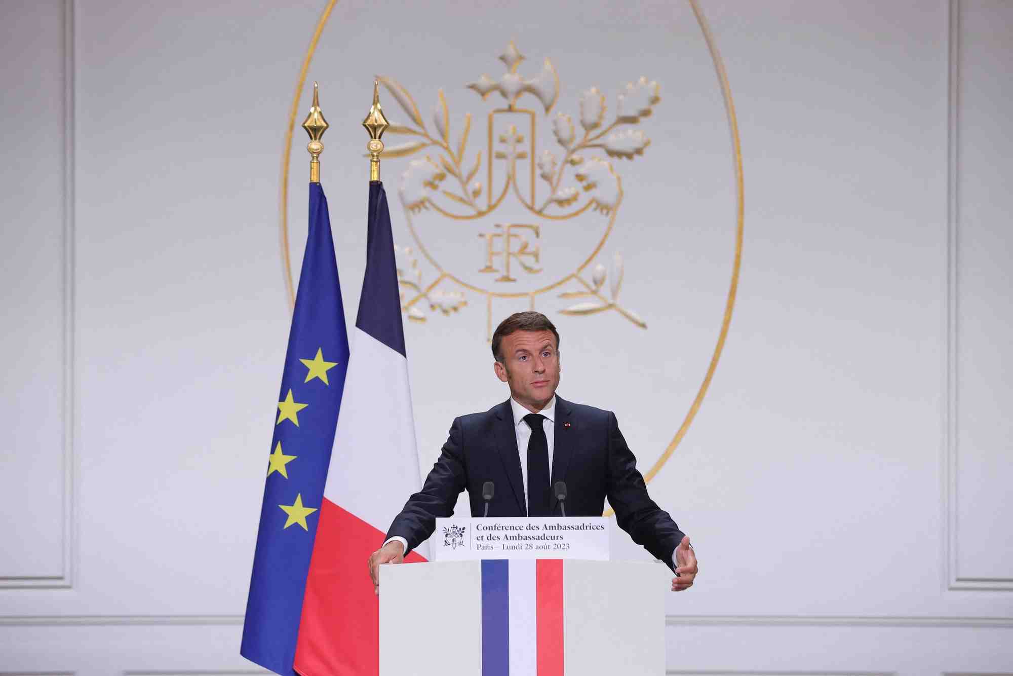 Emmanuel macron prononce un discours a l'elysee