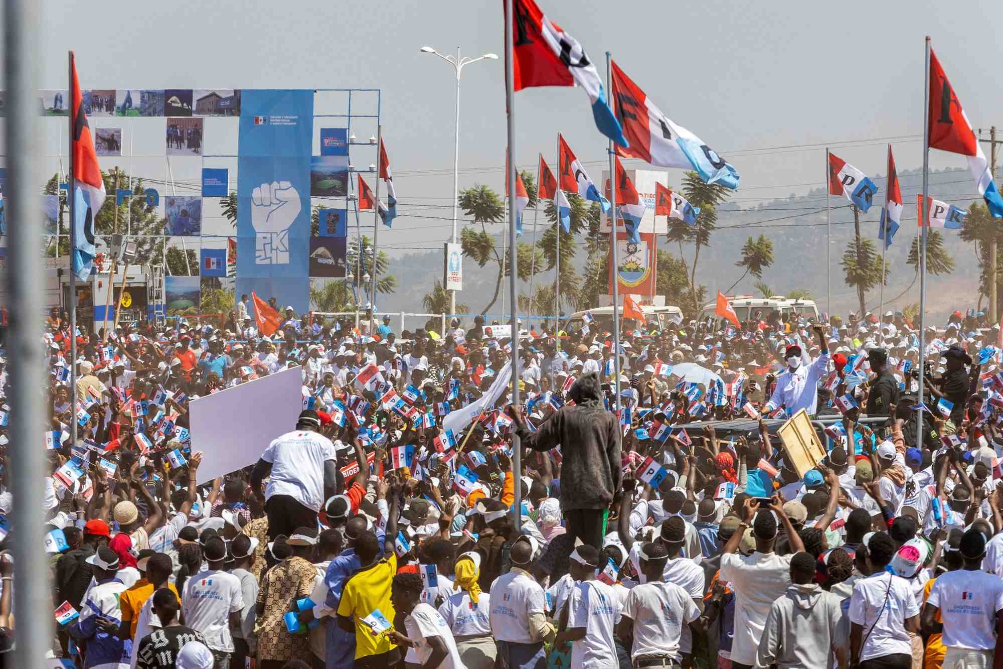 Le president rwandais paul kagame fait campagne a kigali