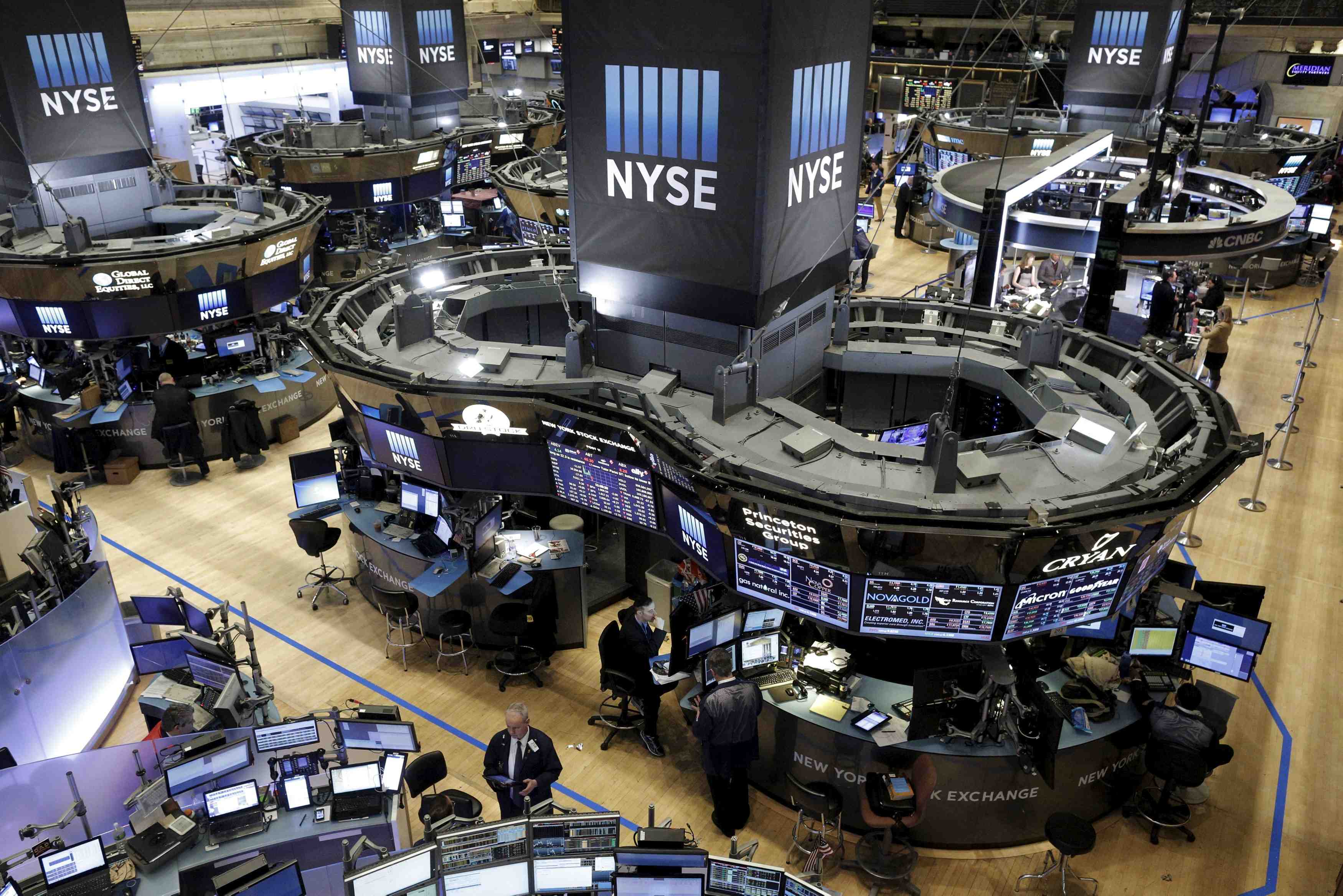 Le dow jones et le s&p finissent en hausse, le nasdaq en baisse