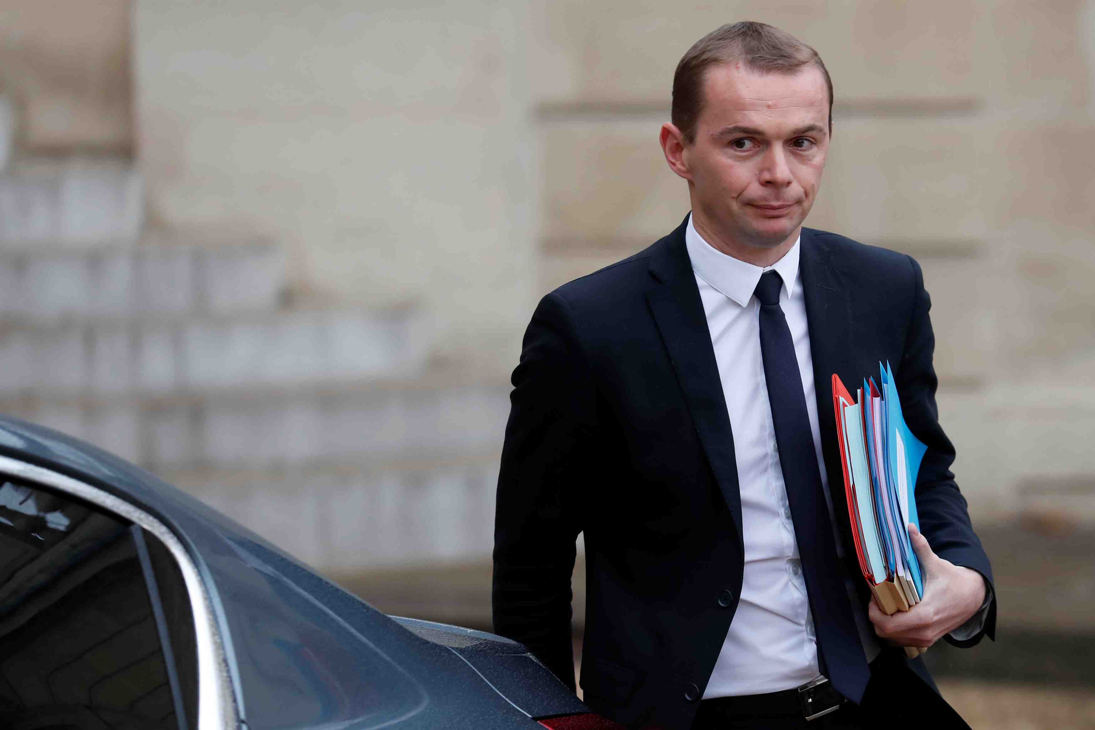 120.000 postes de fonctionnaires supprimes, "pas un totem"