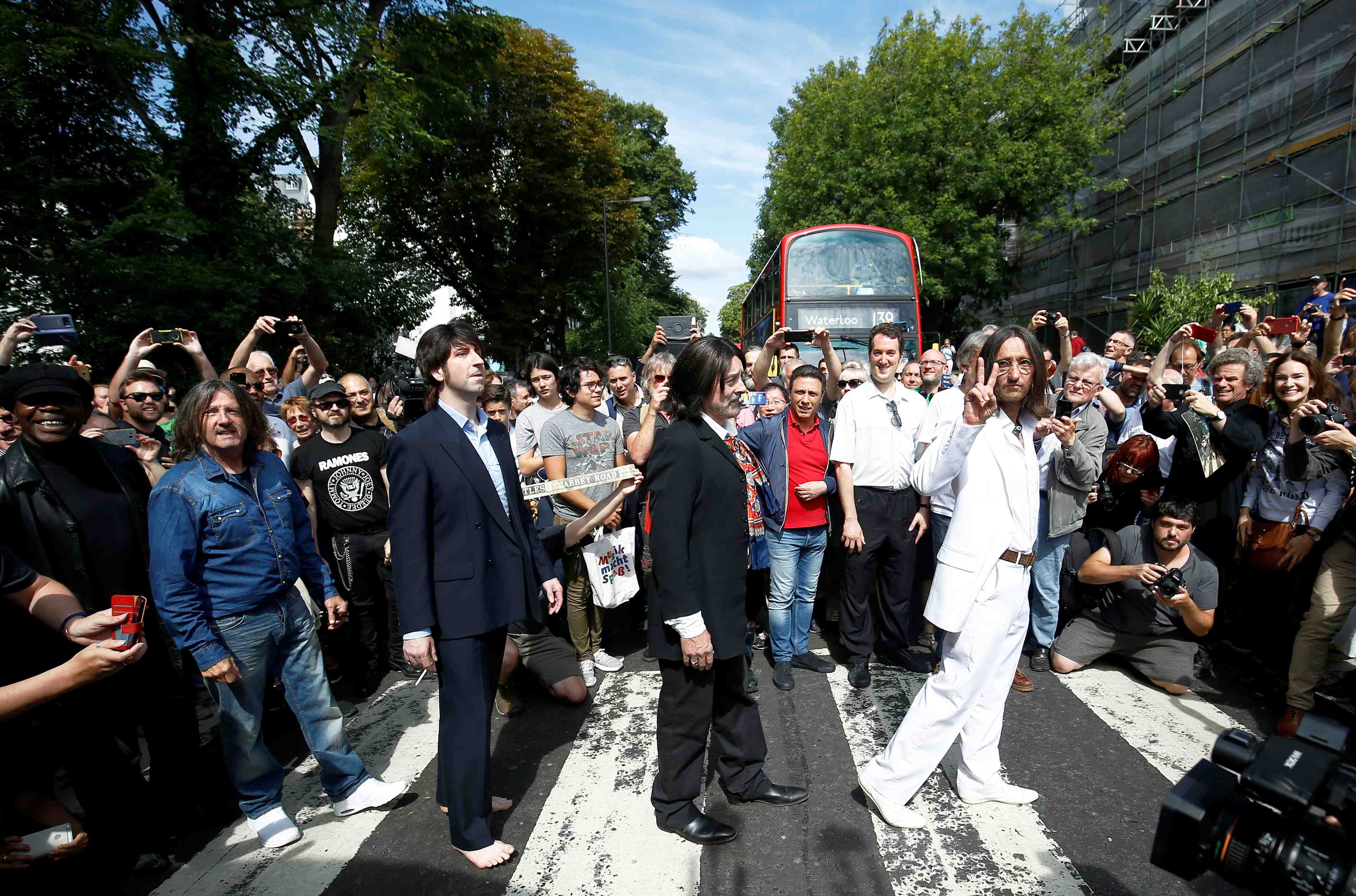 Cinquante ans apres sa sortie, l'album "abbey road" de retour en tete des ventes