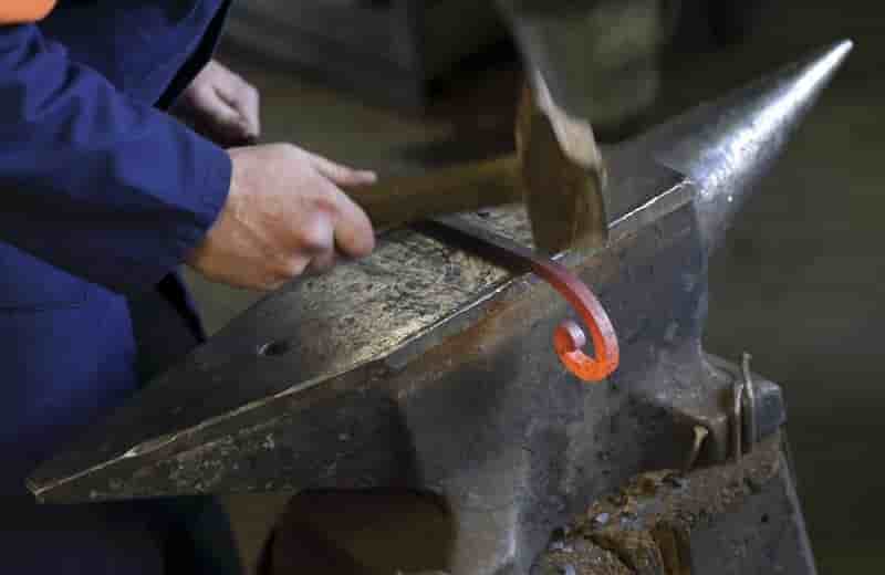 Des pistes pour revaloriser l'apprentissage