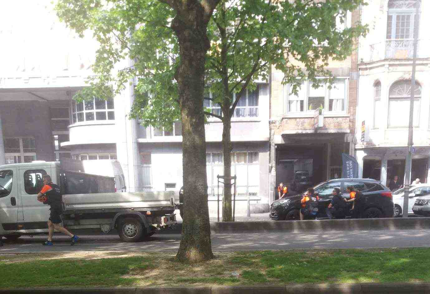 Belgique: un homme abat deux policiers et un passant a liege