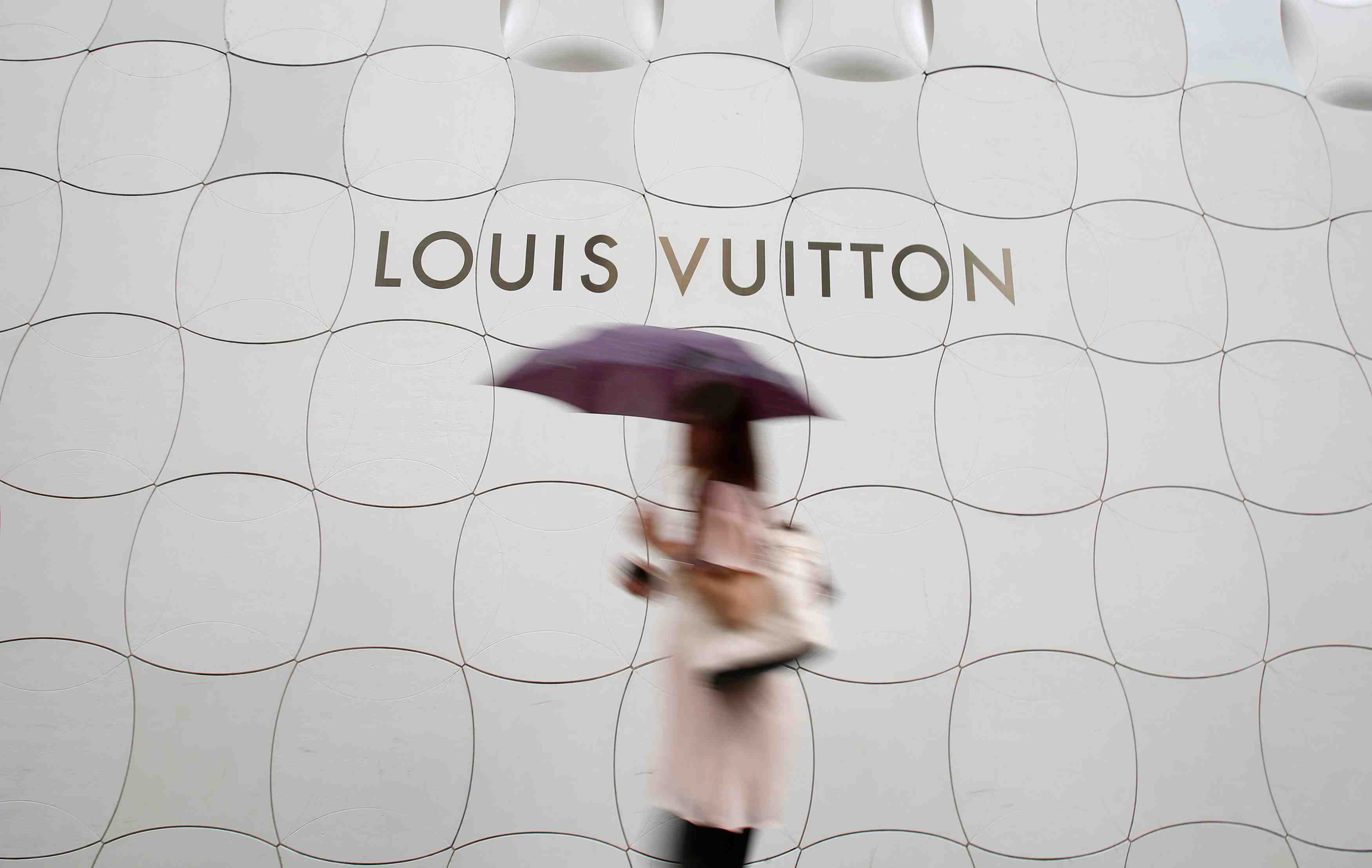 Lvmh: les resultats annuels grimpent avec la mode-maroquinerie