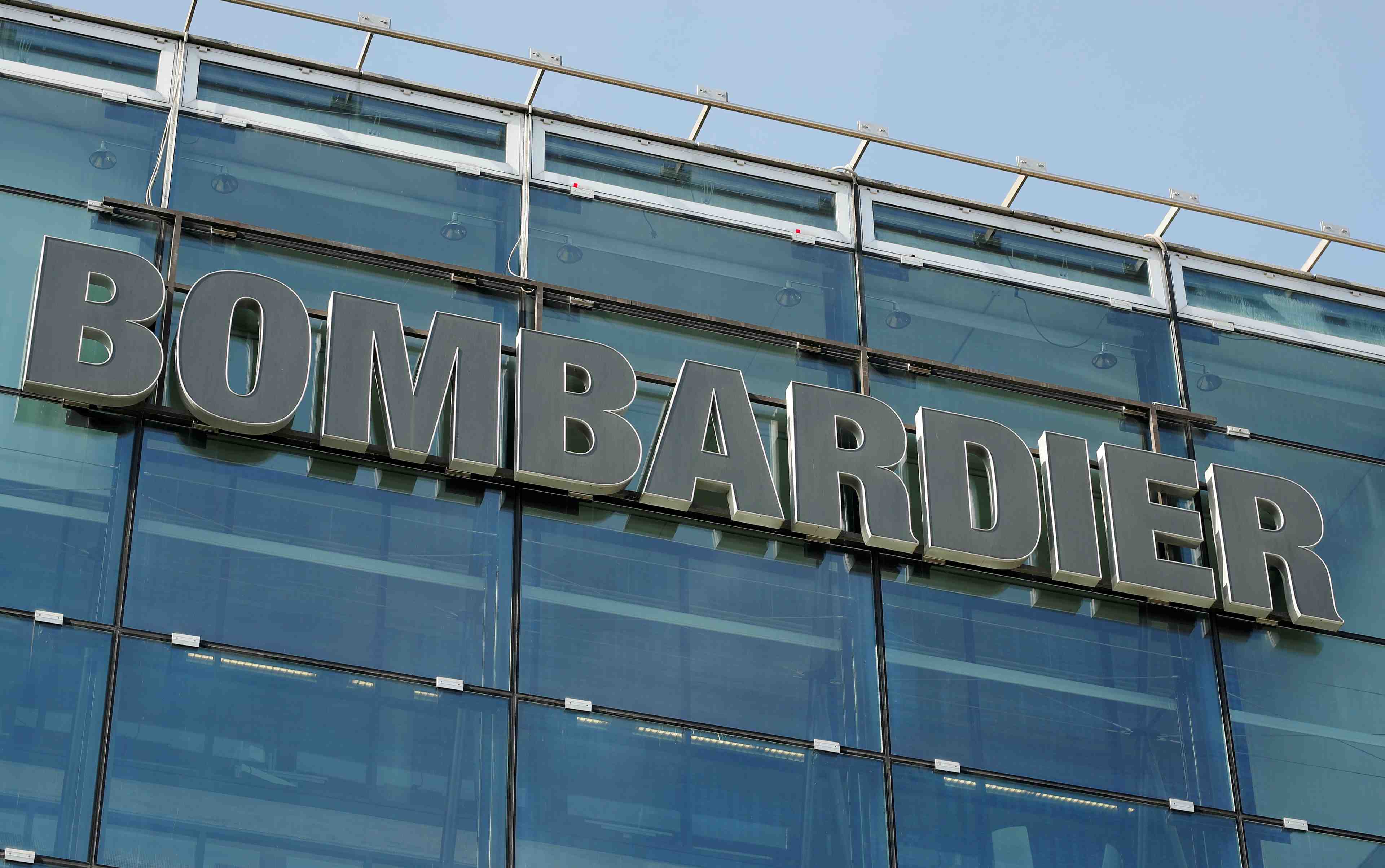 Bombardier abaisse ses previsions pour l'annee et le 1er trimestre