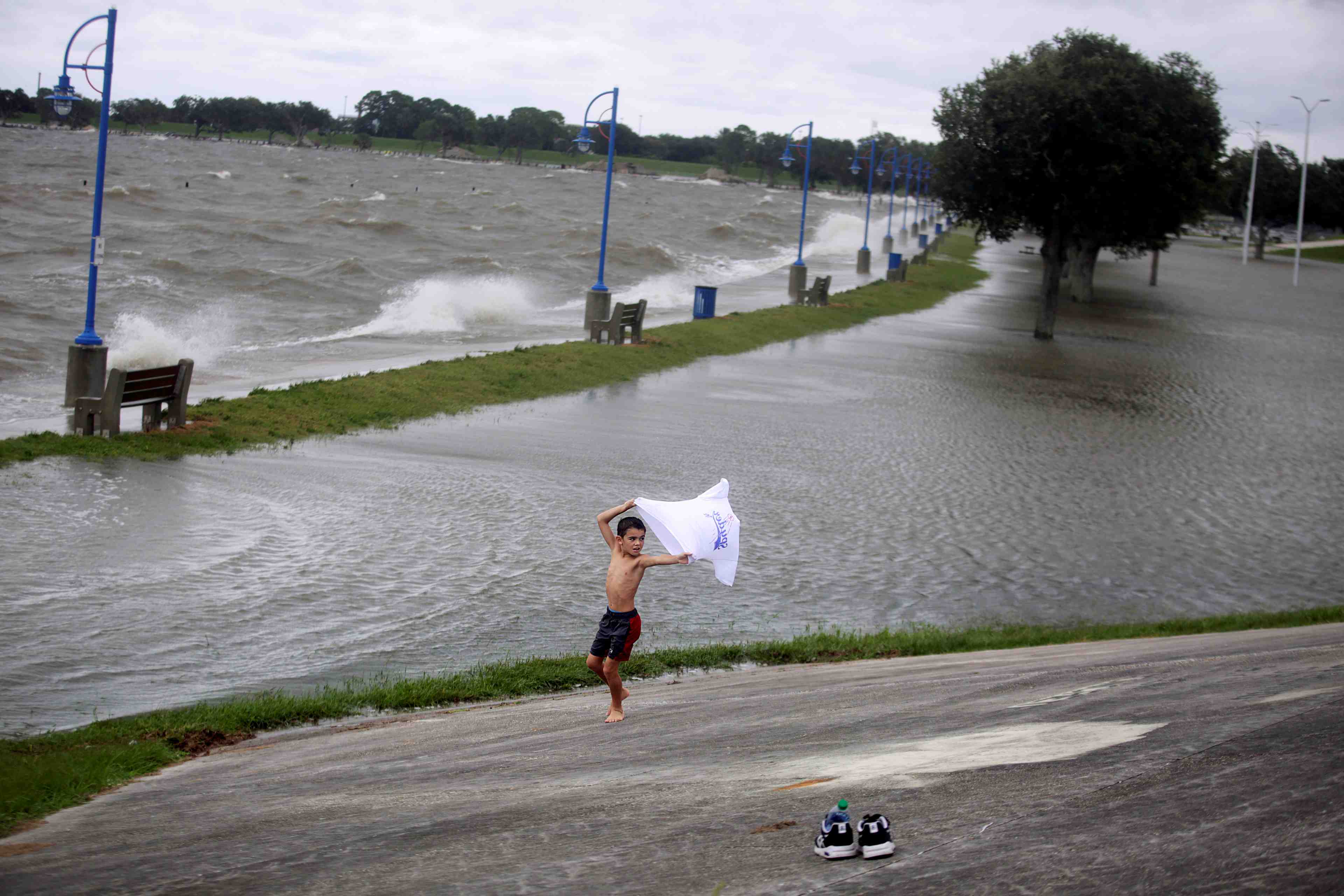 L'ouragan sally balaie les cotes du golfe du mexique