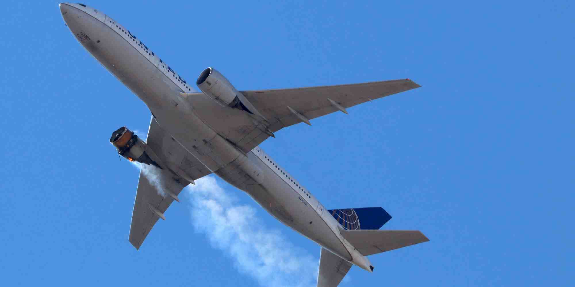 Boeing 777, vol UA 328