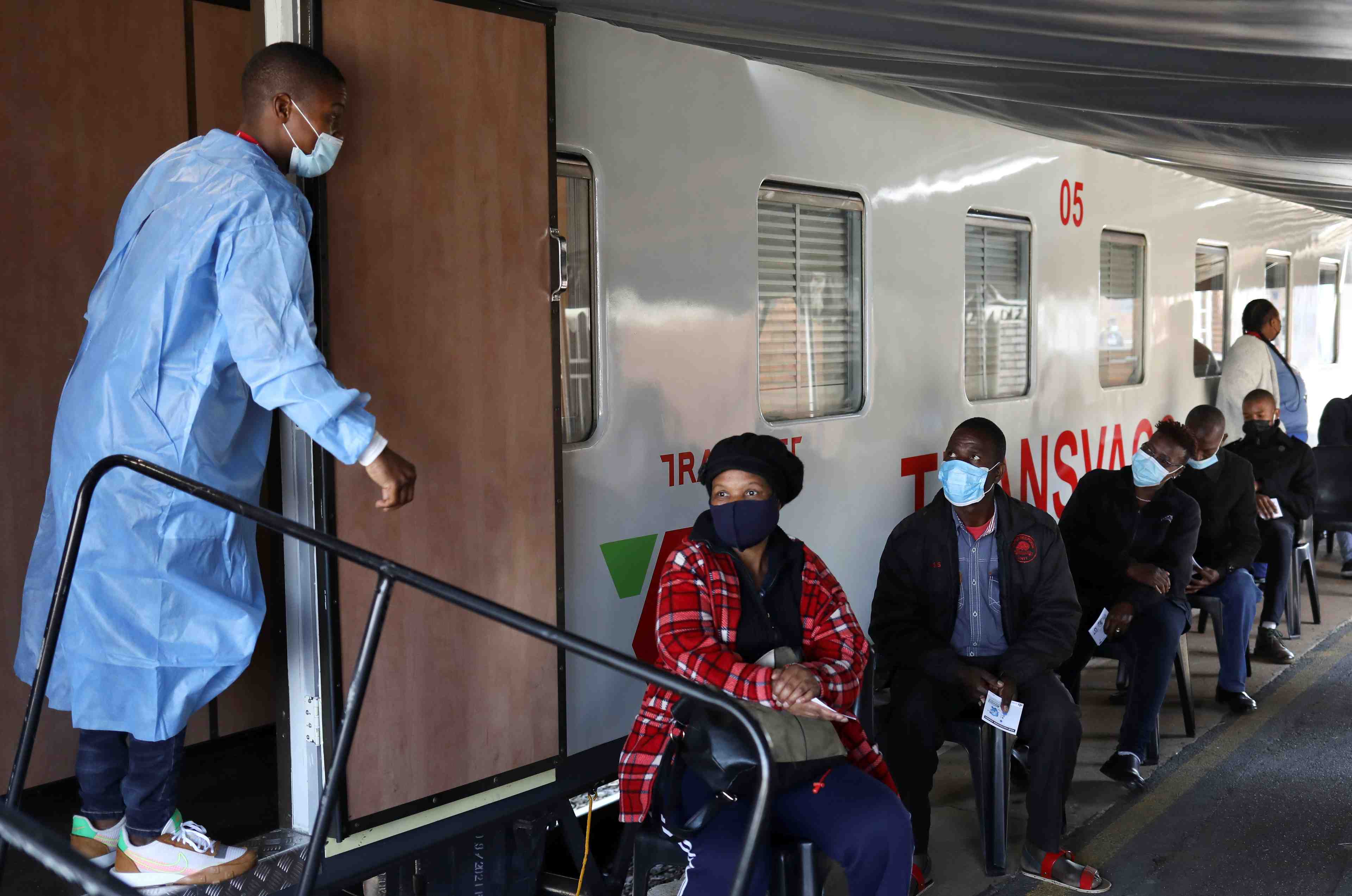 La 3e vague recule en afrique du sud, moins de restrictions
