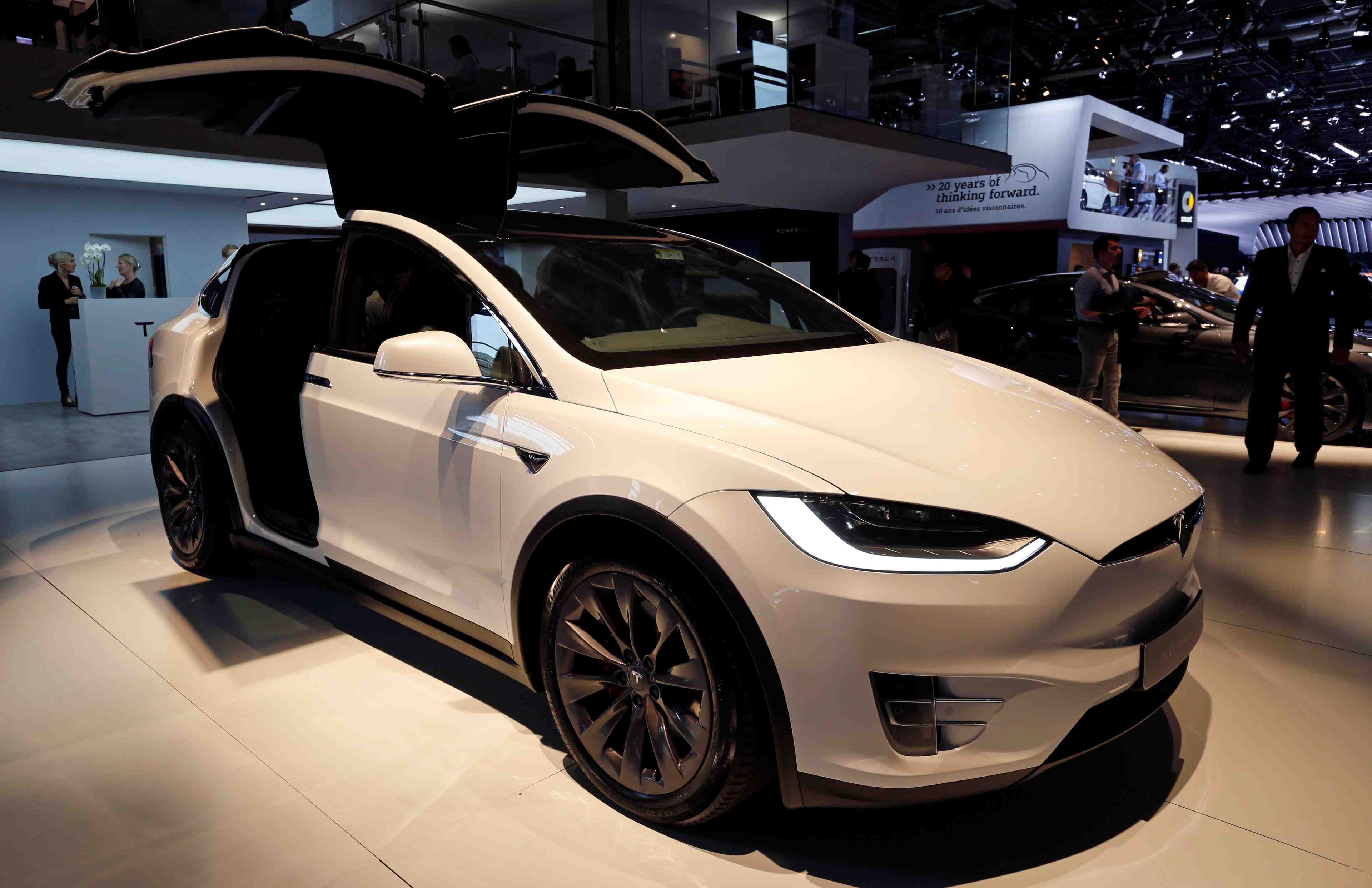 Tesla reduit ses prix en chine pour compenser les droits de douane