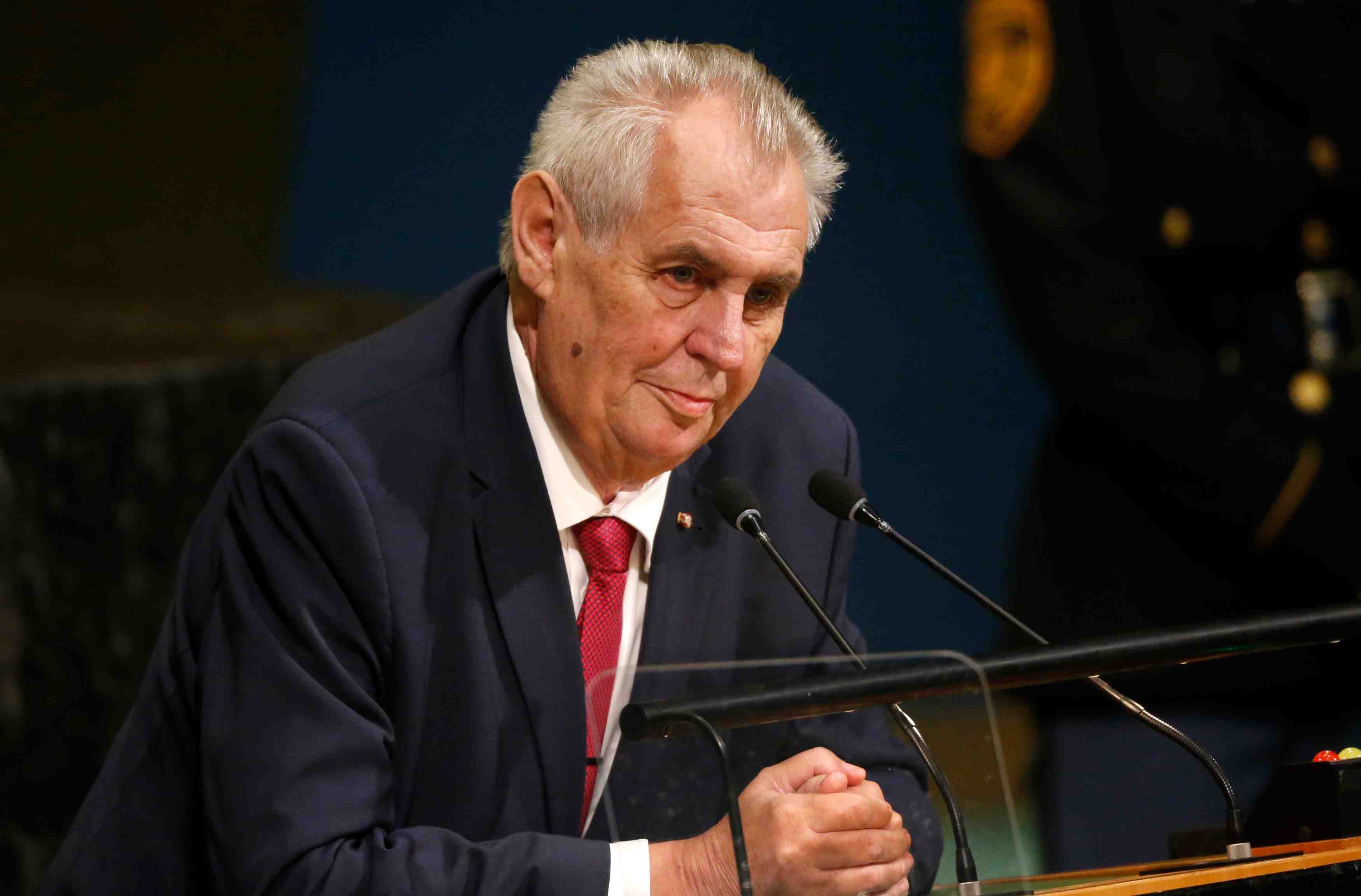 La police tcheque enquete sur le silence entourant la sante du president zeman