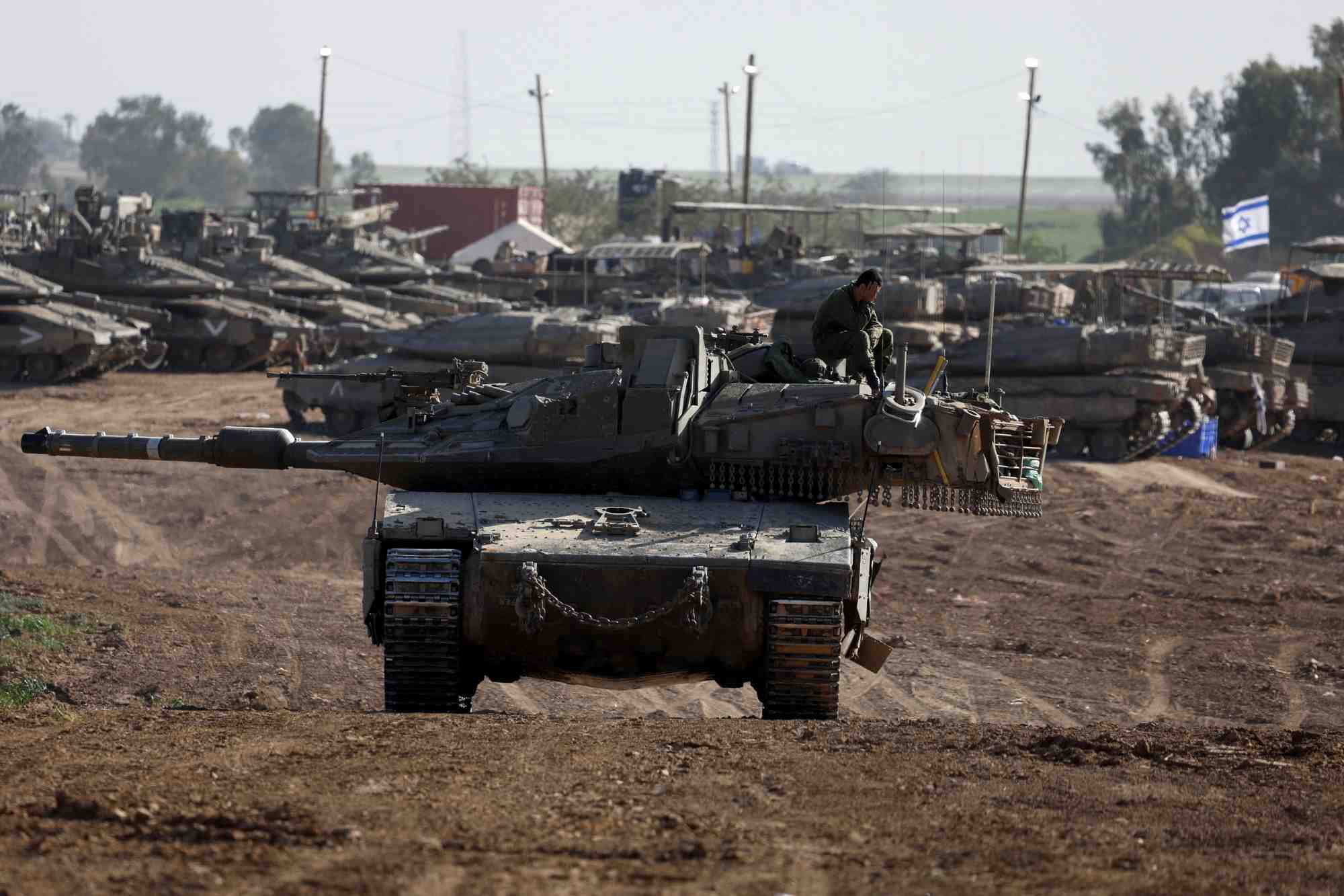 Des vehicule militaires israeliens pres de gaza