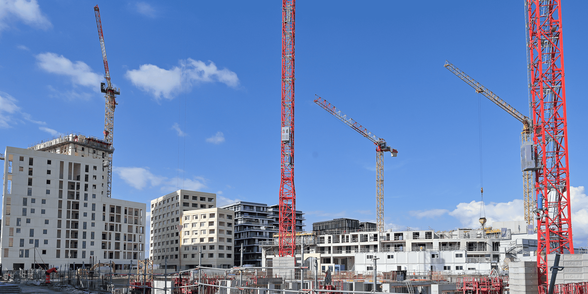 Malgré les nombreuses grues qui toisent l'agglomération bordelaise, la construction de logements y est en forte baisse poussant la Métropole à agir.