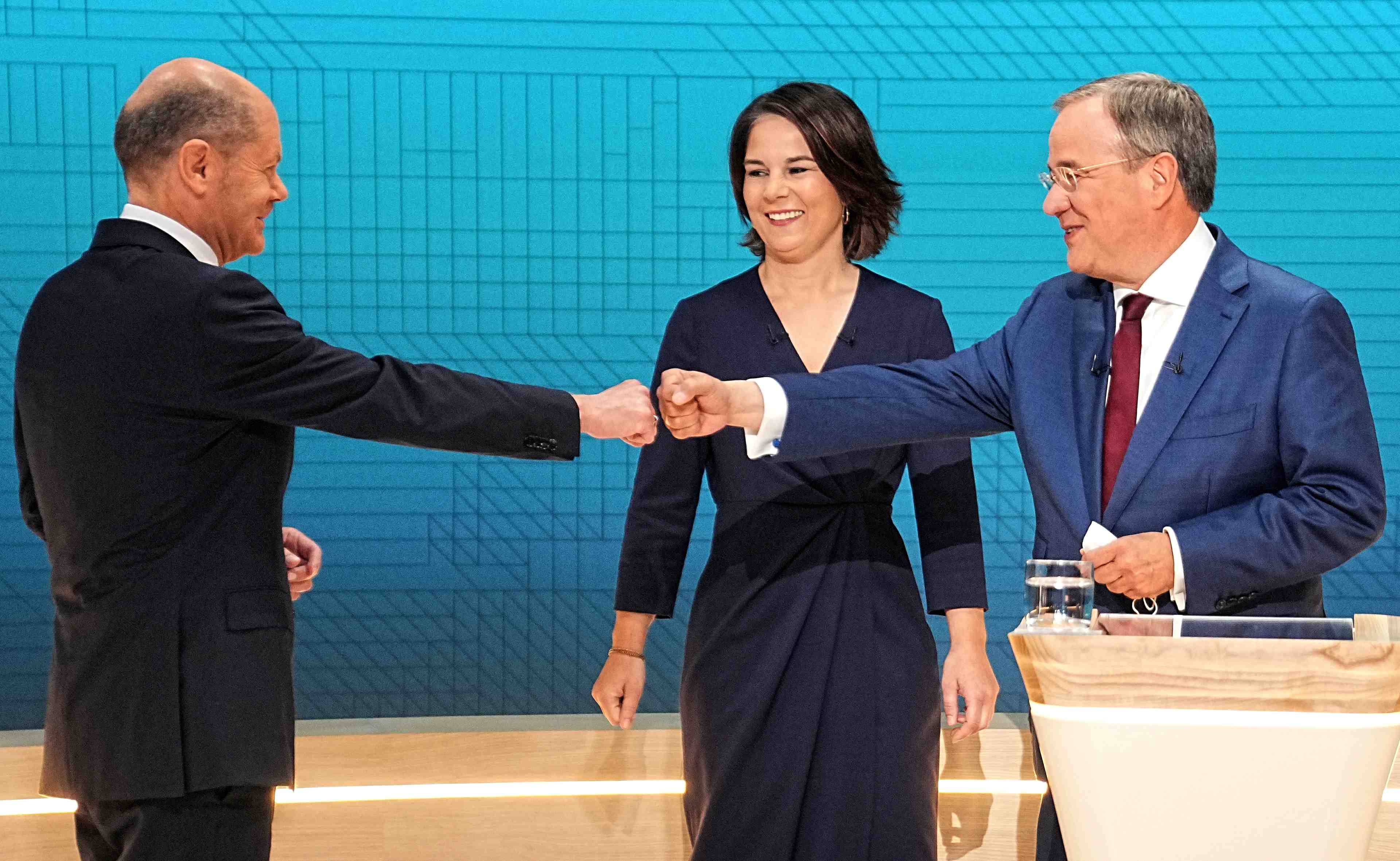 Les pretendants a la succession de merkel s'affrontent a la television