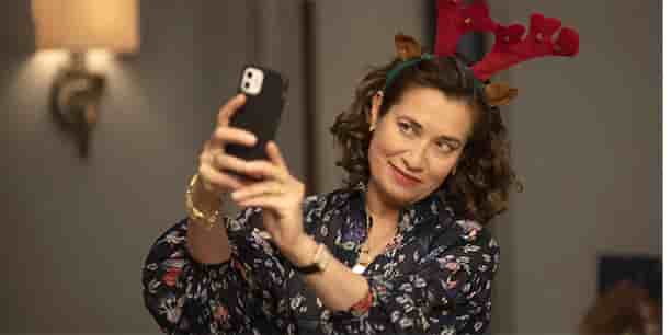 Emmanuelle Devos dans la comédie de Clément Michel « Noël joyeux ».