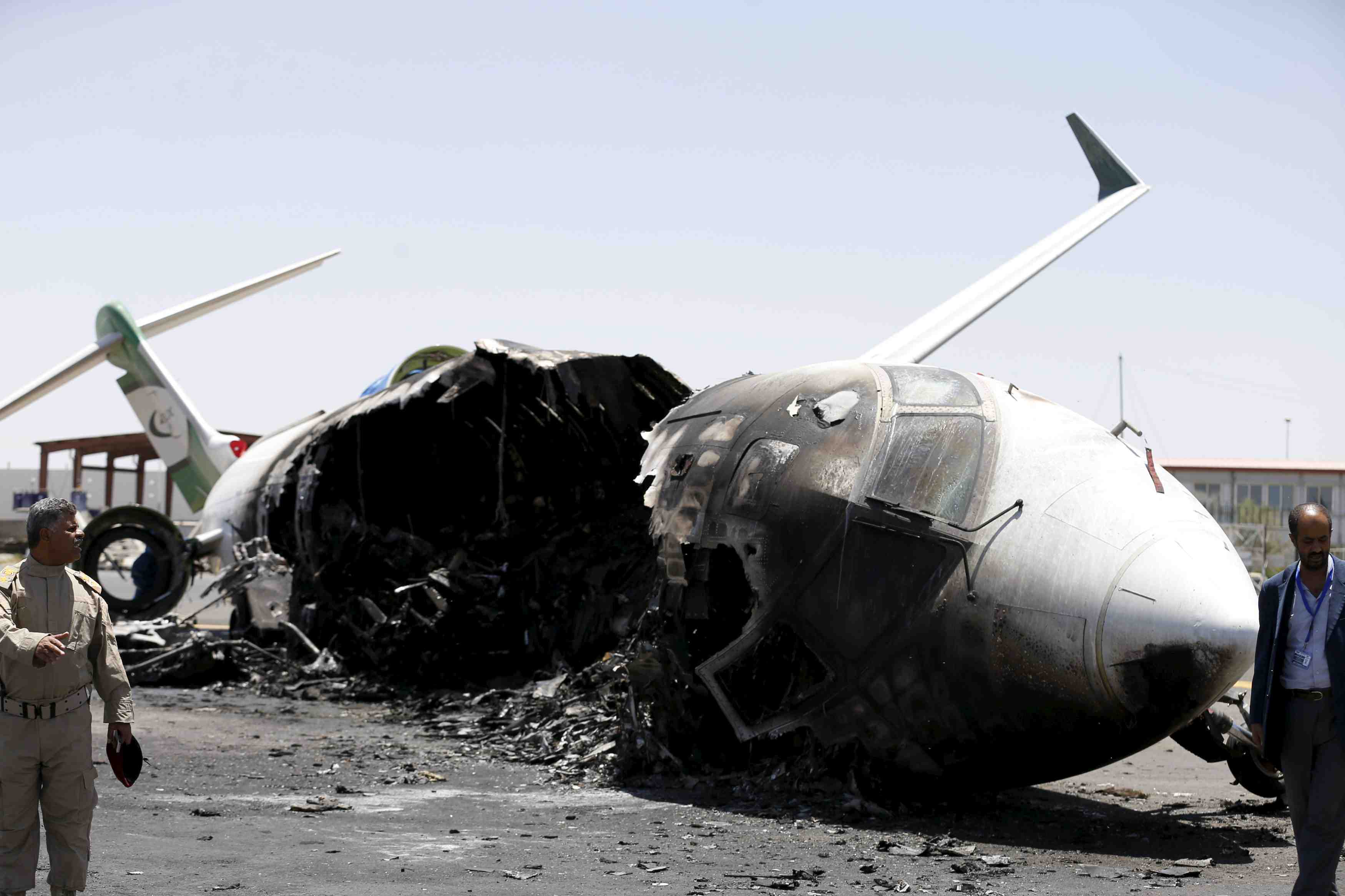 L'aeroport de sanaa, cible des raids aeriens de la coalition saoudienne
