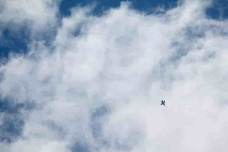 L'aviation syrienne pilonne des positions de l'ei a rakka