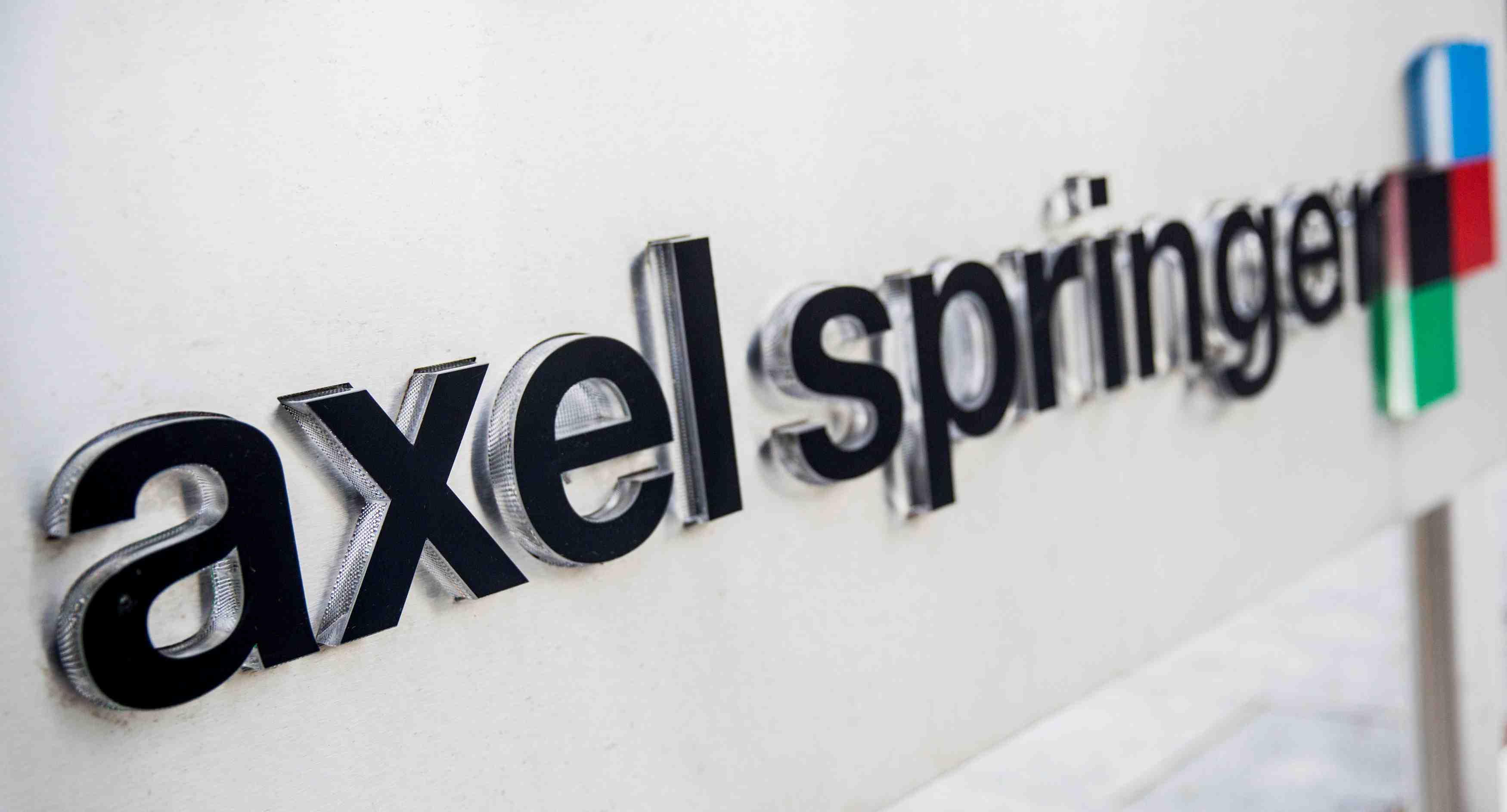 Kkr lance une offre sur axel springer pour en detenir au moins 20%