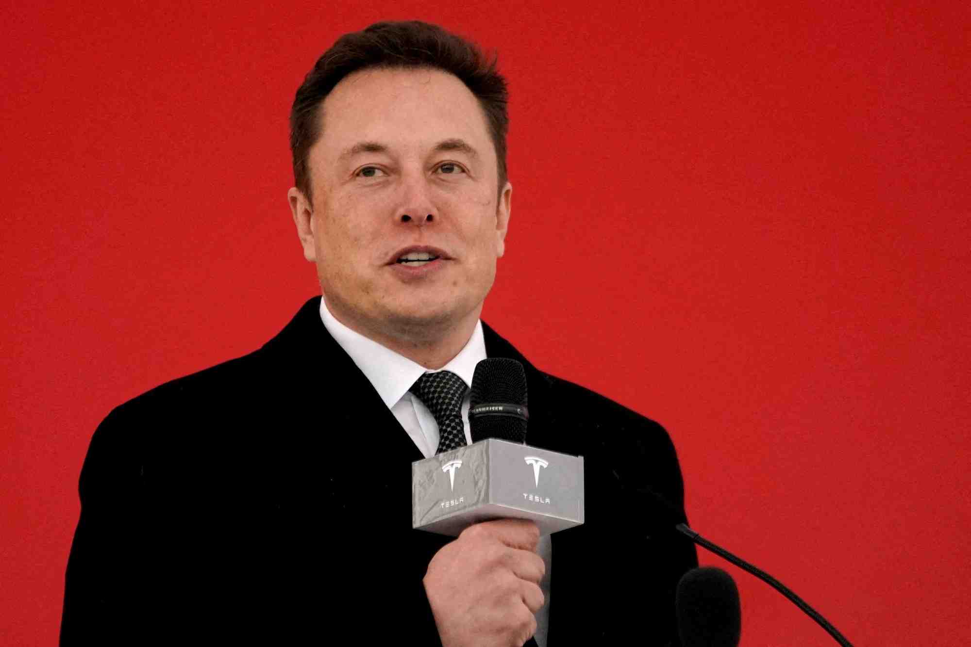 Tesla doit reduire ses effectifs d'environ 10%, dit musk
