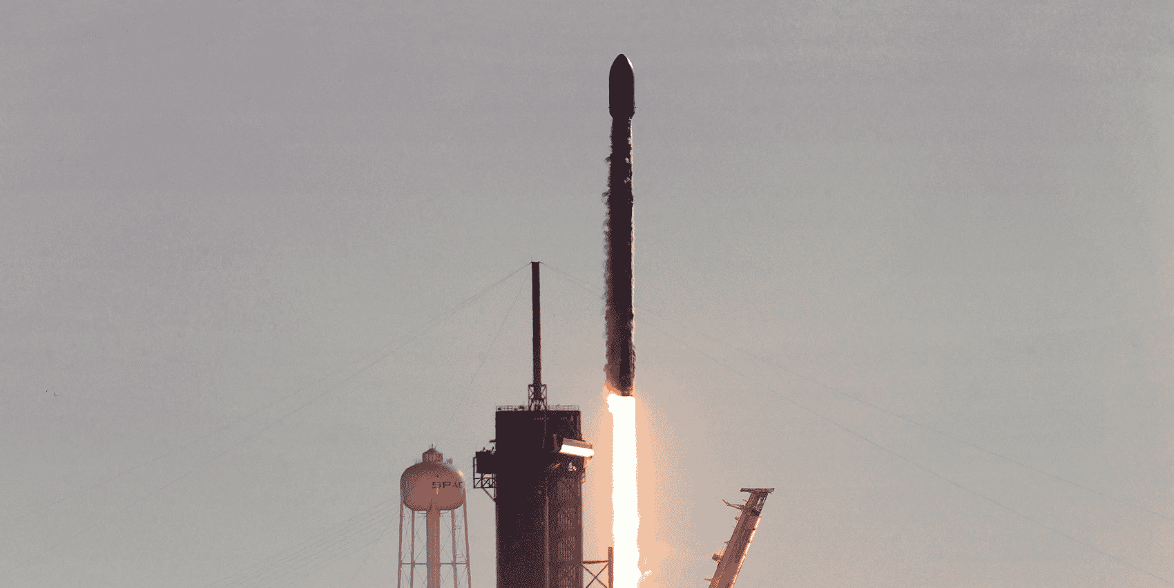 Le lancement d'une fusée Falcon 9 embarquant des satellites pour la constellation Starlink, le 3 septembre 2020.