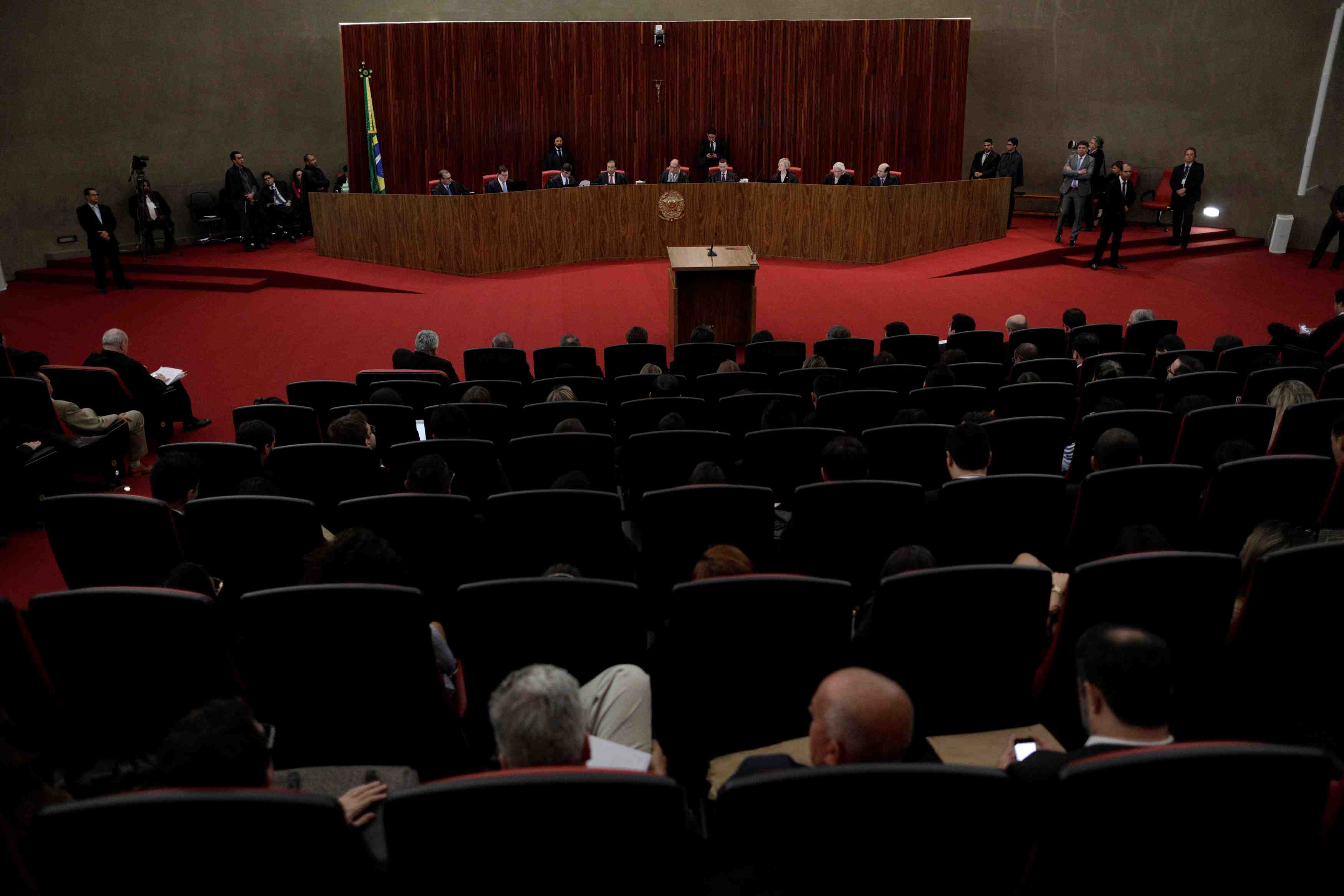 Le tribunal electoral bresilien decide du sort du president temer