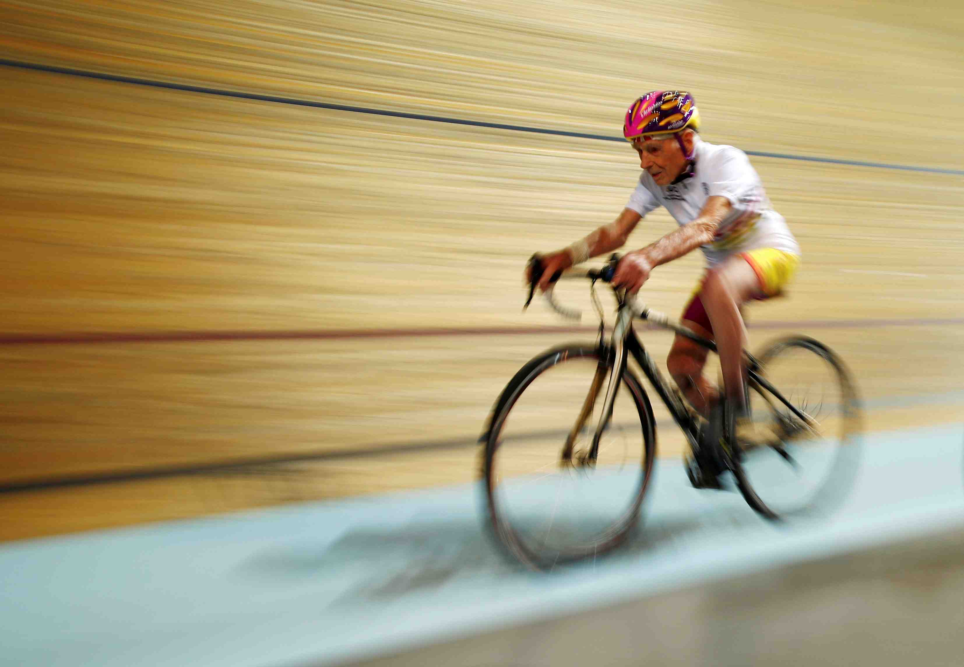 Le cycliste robert marchand remonte en selle