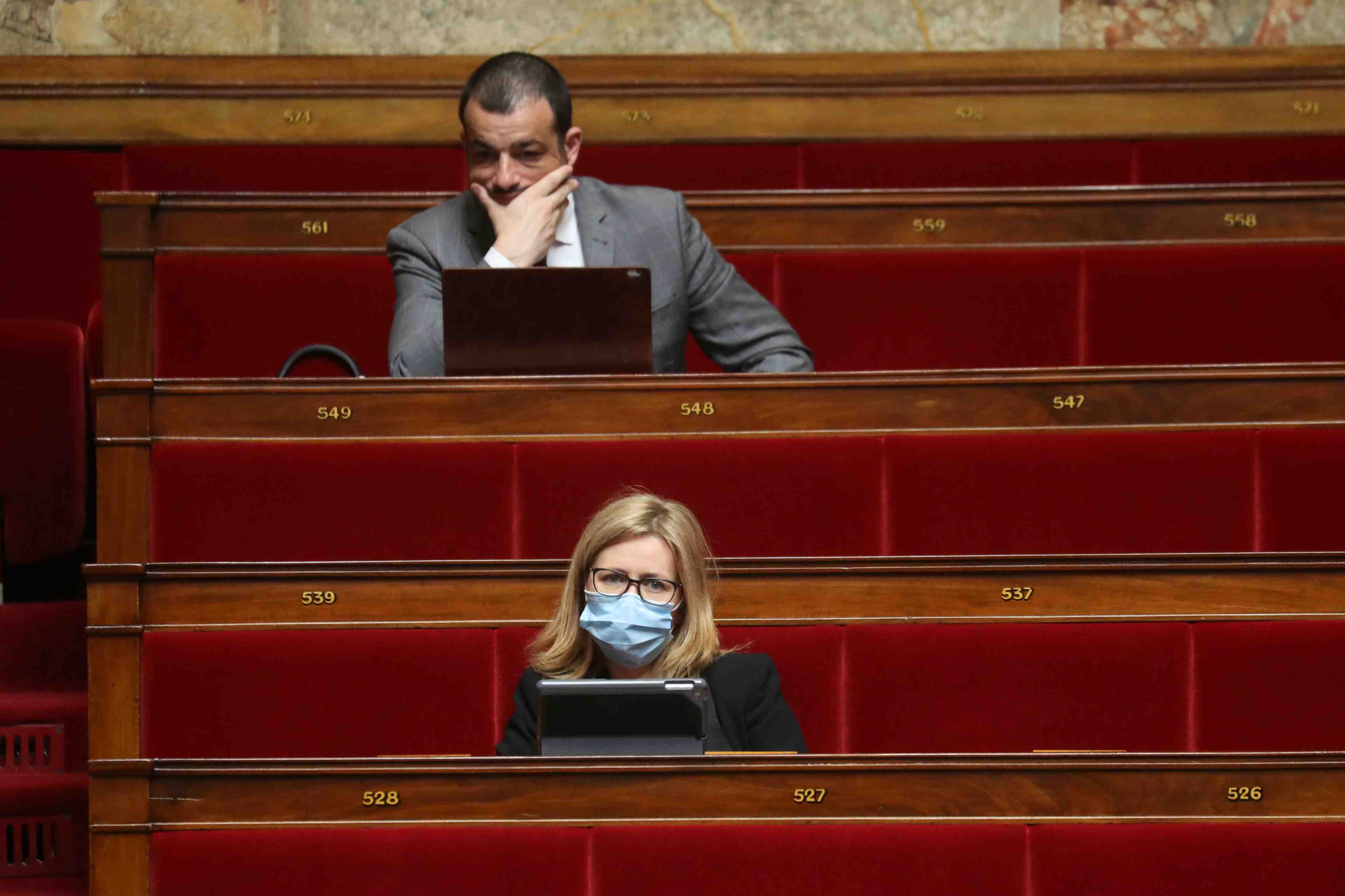 France: le parlement adopte le projet de loi prorogeant l'etat d'urgence sanitaire