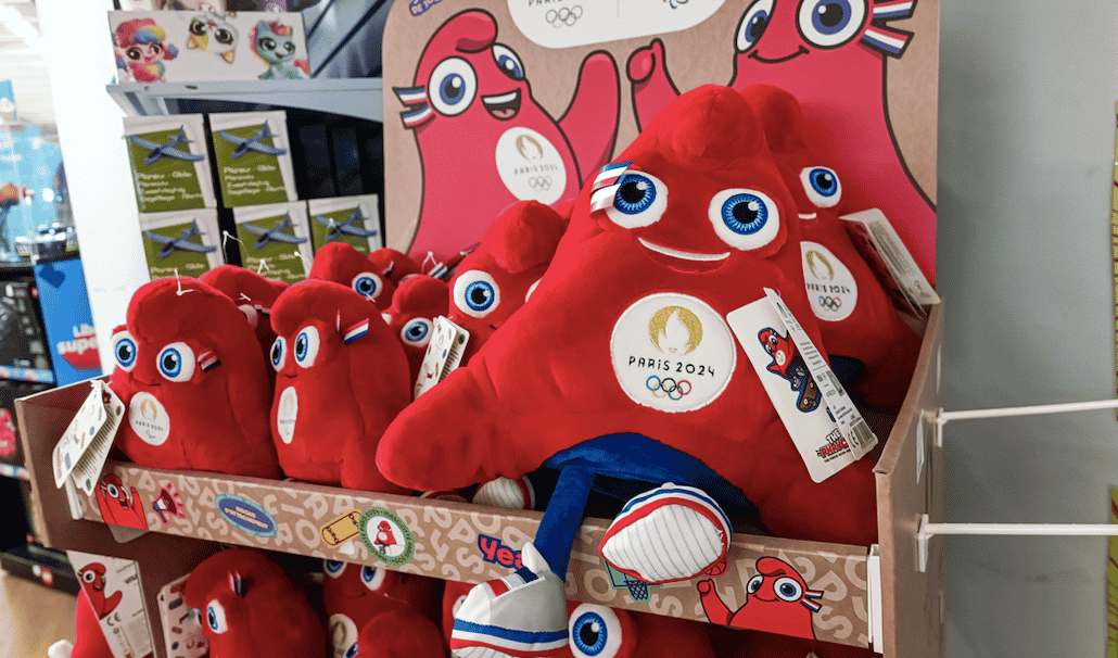 Les « Phryges », star des ventes des produits dérivés.