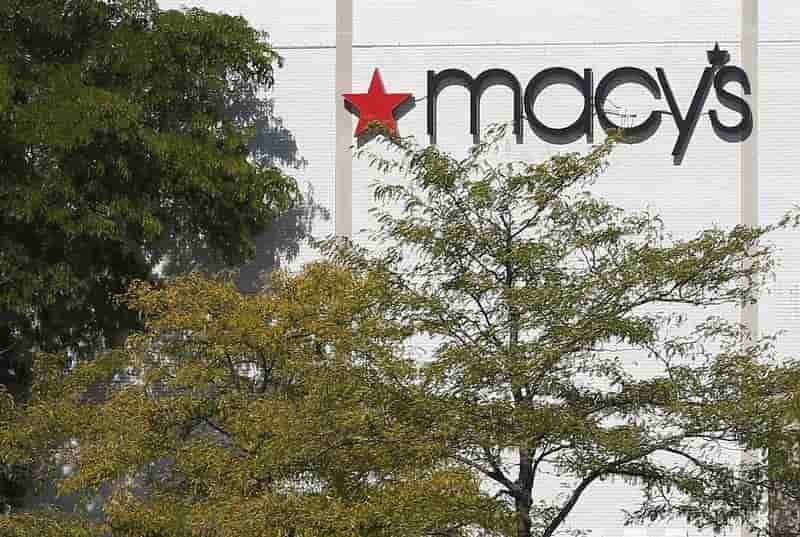 Macy's accroit ses ventes en novembre et decembre, ferme des magasins