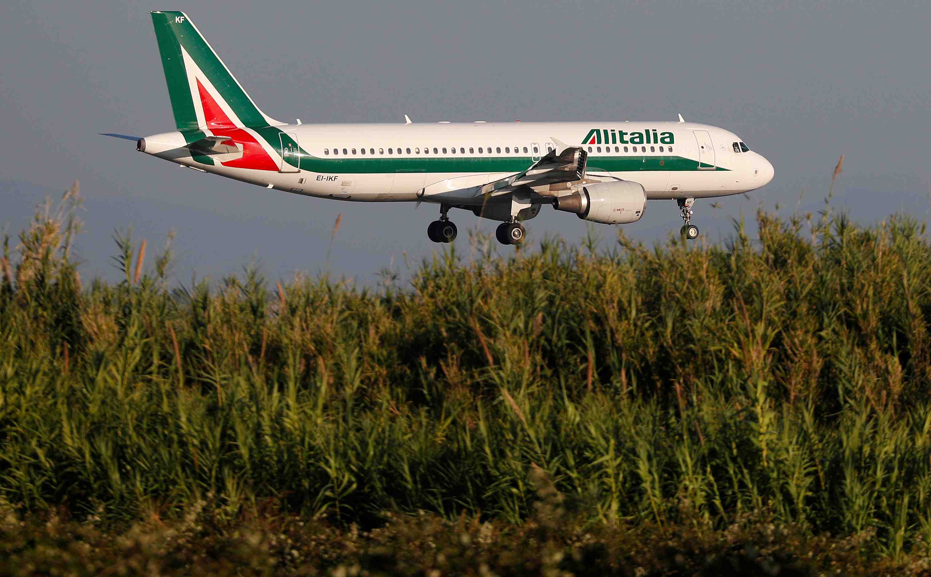 Les candidats a la reprise d'alitalia ne se bousculent pas