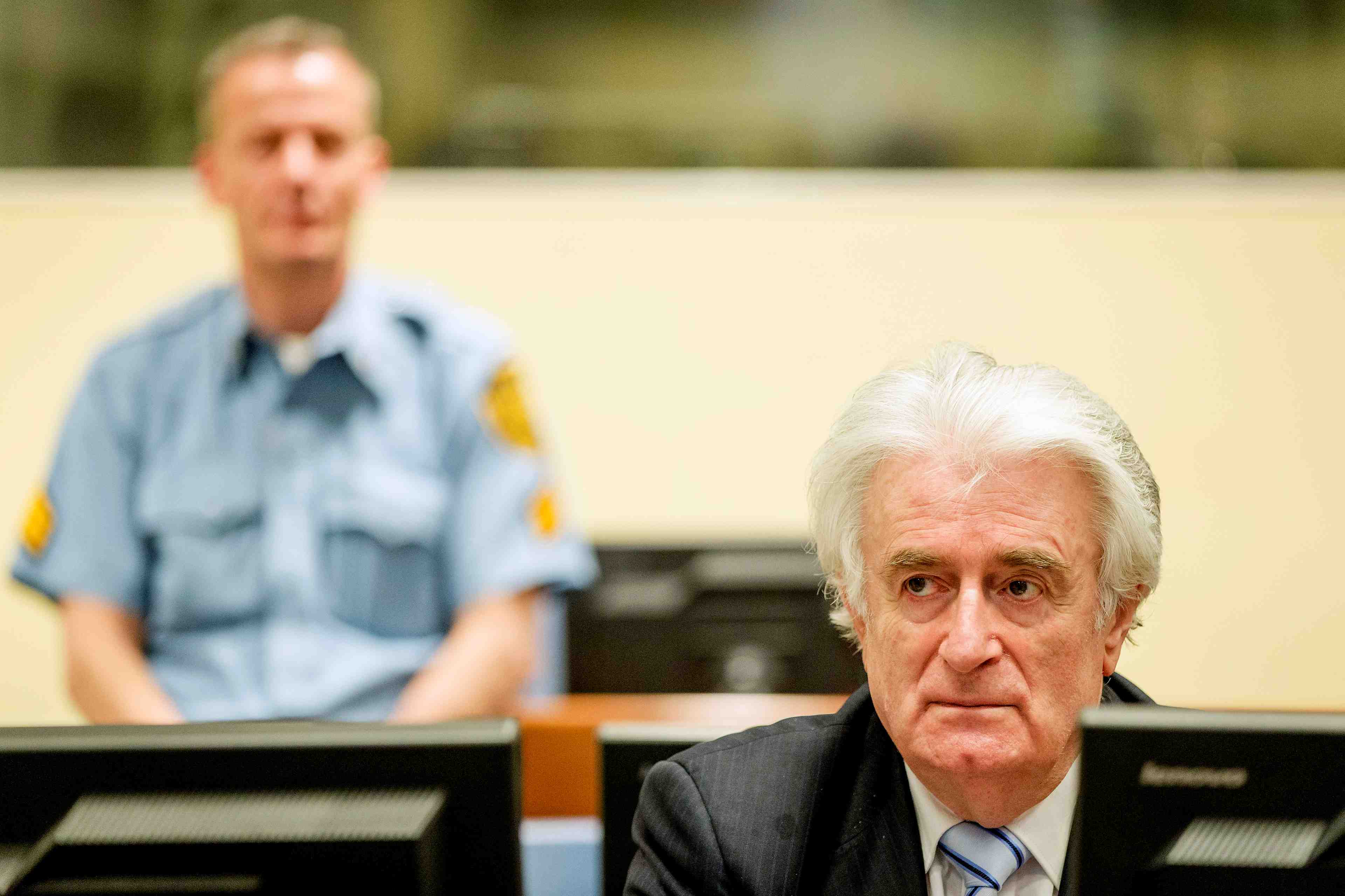 Radovan karadzic juge en appel a la haye pour crimes de guerre