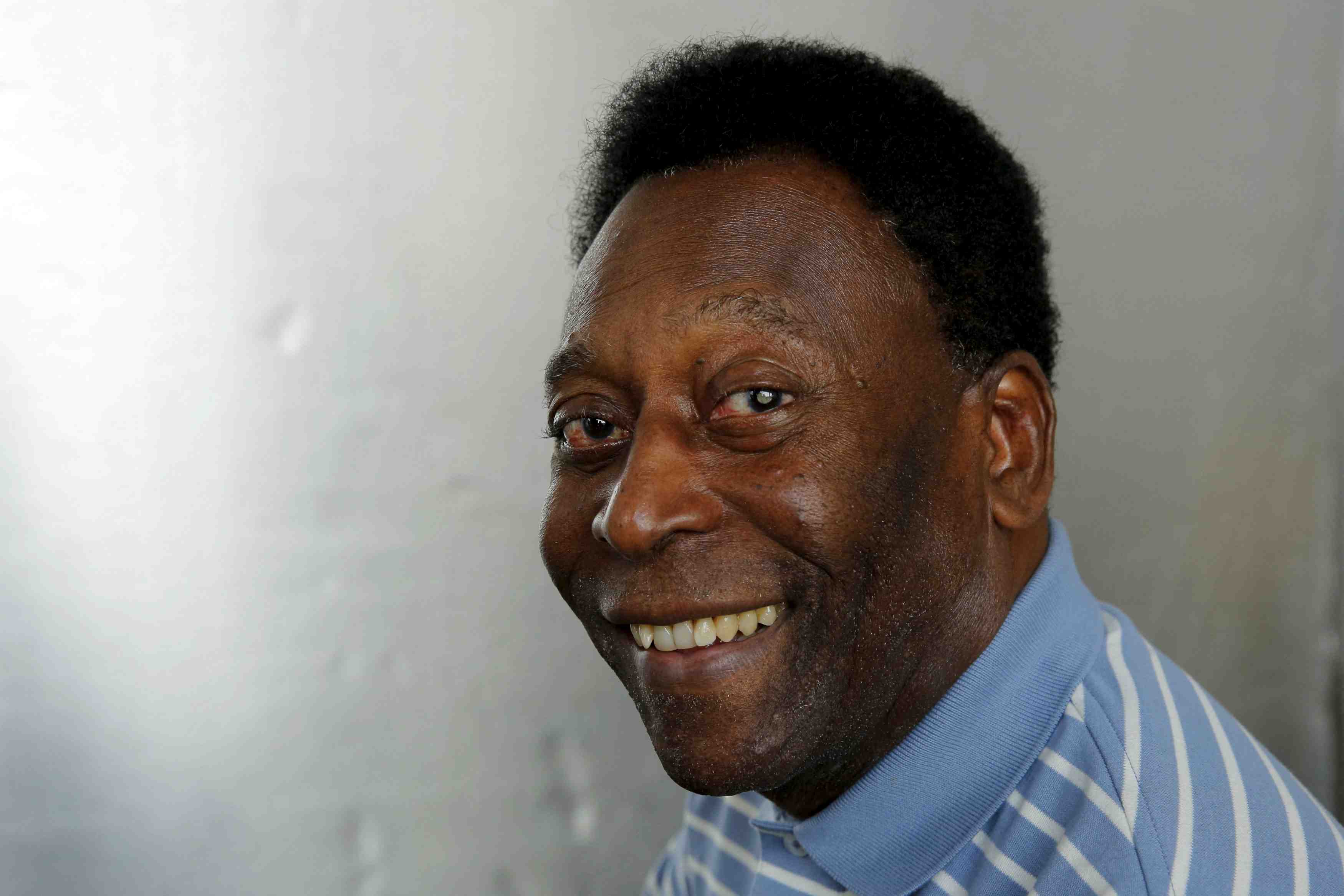 L'ancien footballeur bresilien pele une nouvelle fois hospitalise