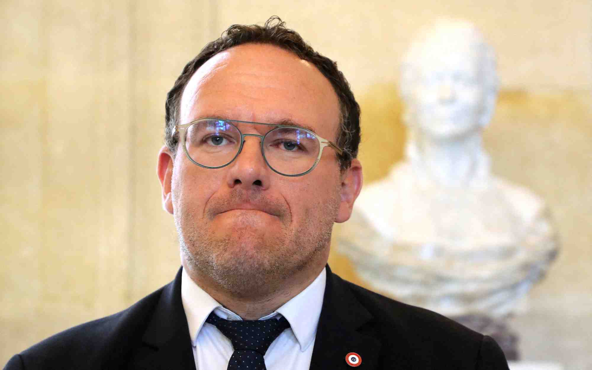 Affaire abad: le parquet de paris n'ouvre pas d'enquete "en l'etat"