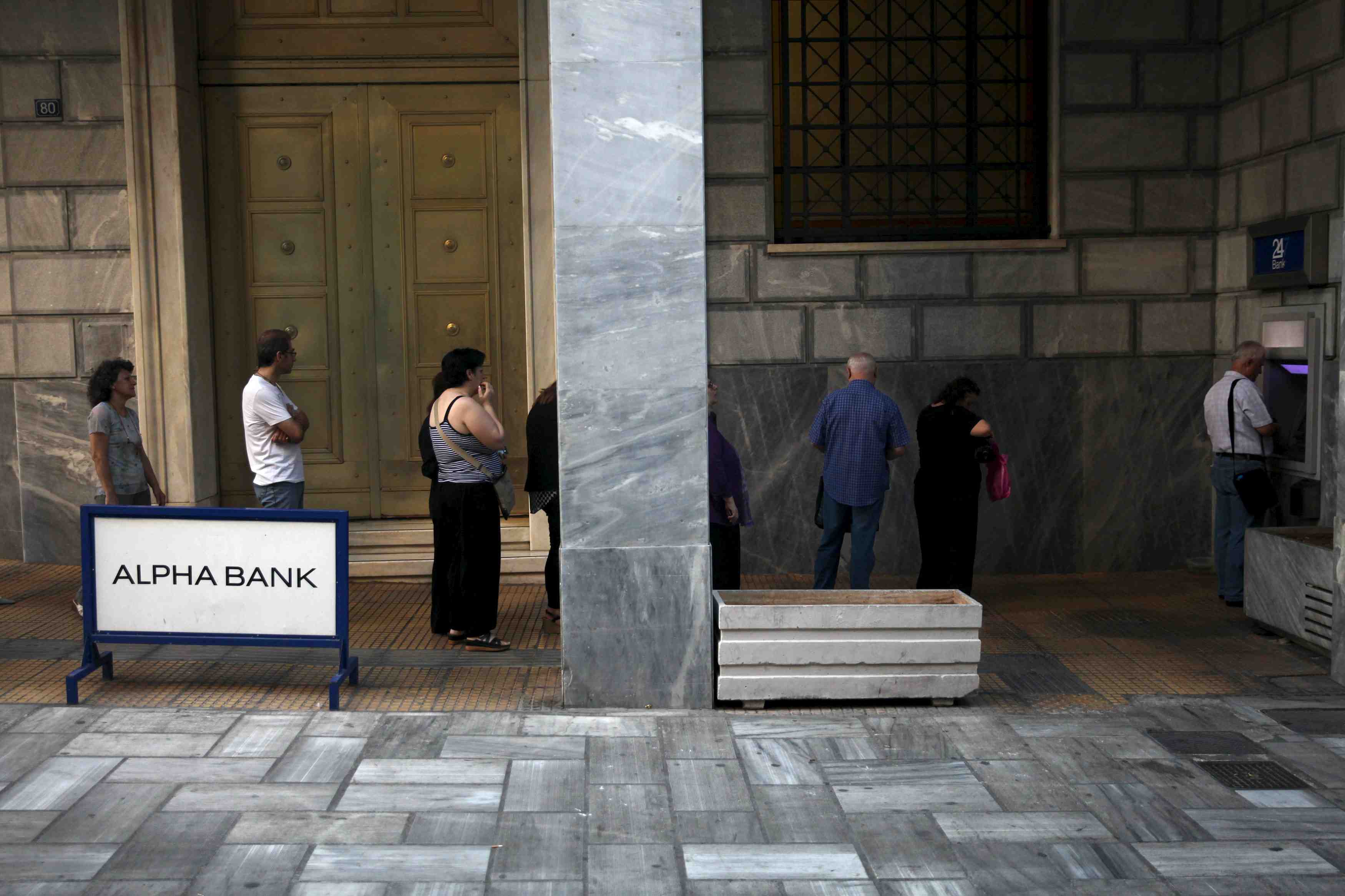Les banques grecques rouvrent lundi